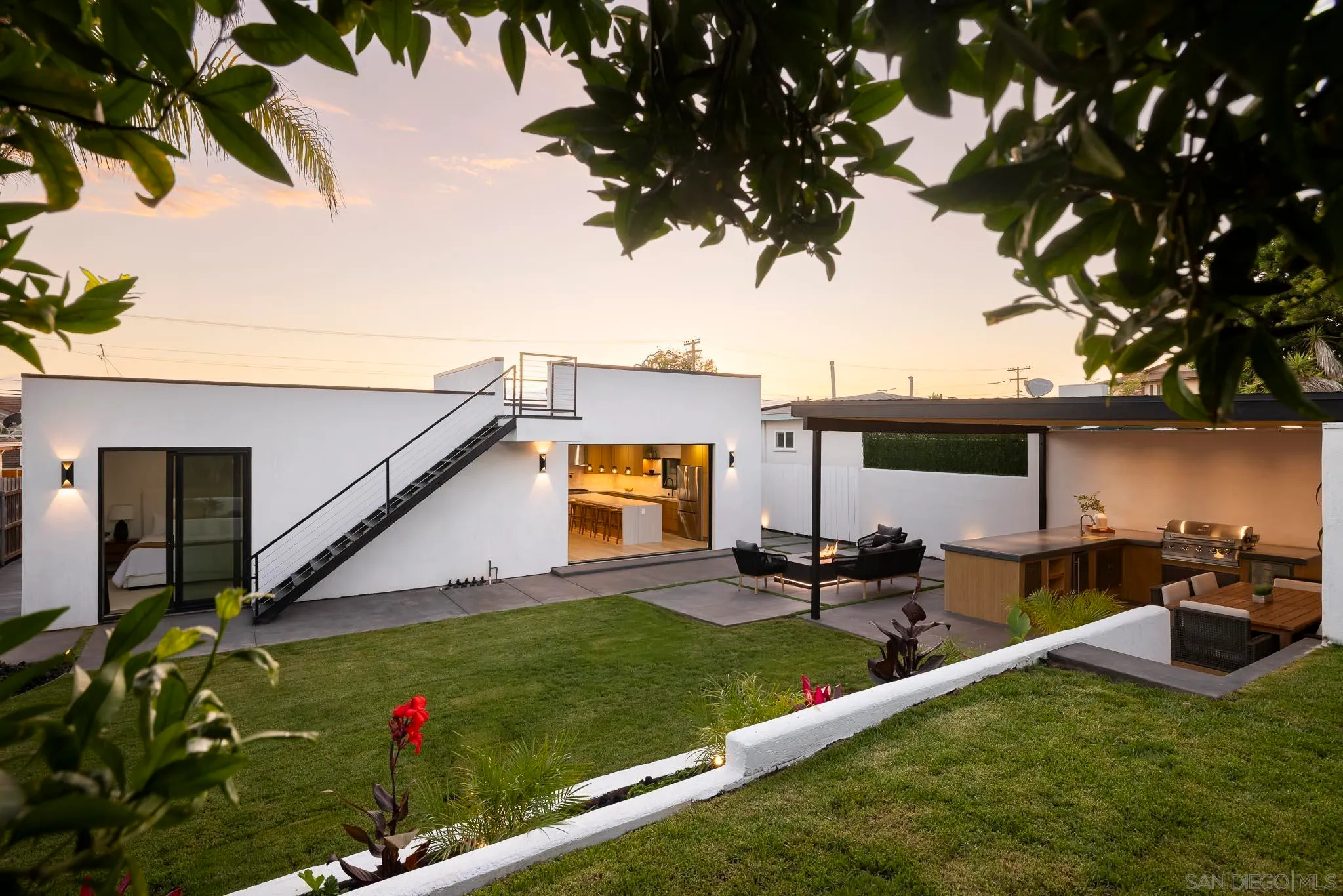 San Diego, California 92110, United States, 3 Bedrooms Bedrooms, ,2 BathroomsBathrooms,Residential,Pending,23003