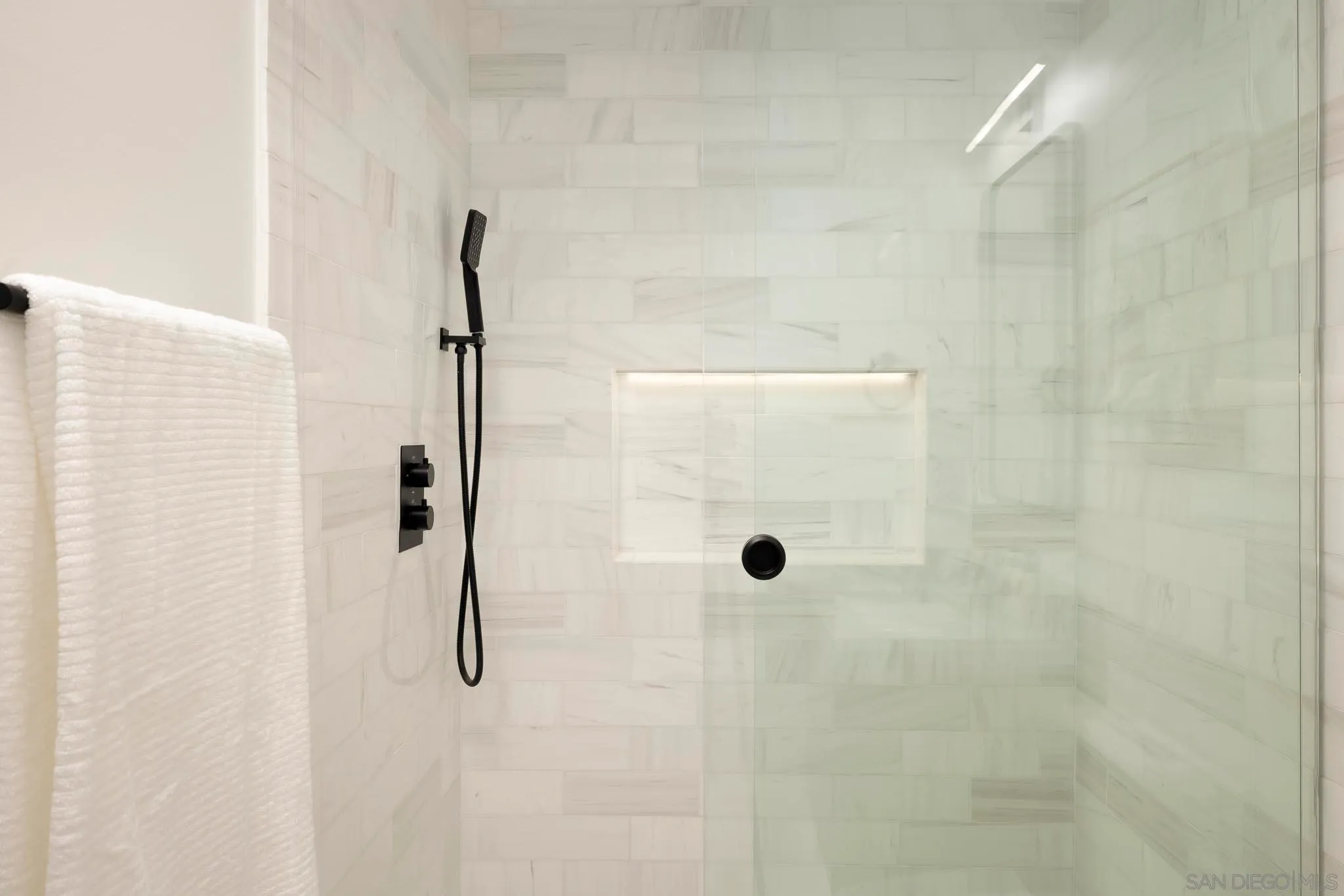 San Diego, California 92110, United States, 3 Bedrooms Bedrooms, ,2 BathroomsBathrooms,Residential,Pending,23003