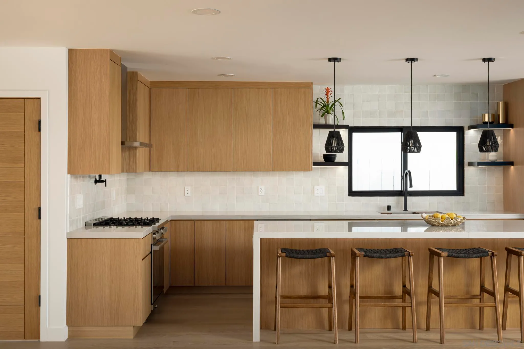 San Diego, California 92110, United States, 3 Bedrooms Bedrooms, ,2 BathroomsBathrooms,Residential,Pending,23003