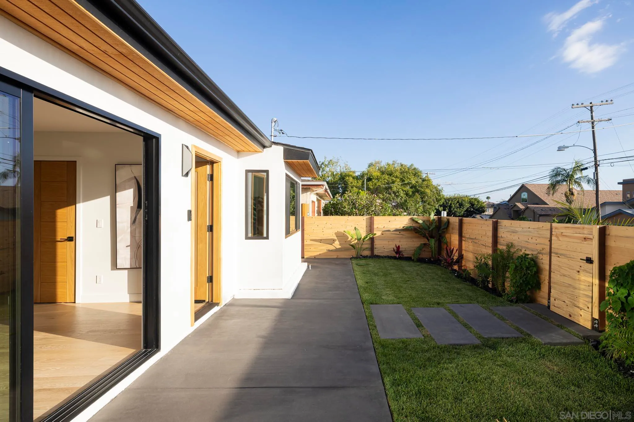 San Diego, California 92110, United States, 3 Bedrooms Bedrooms, ,2 BathroomsBathrooms,Residential,Pending,23003