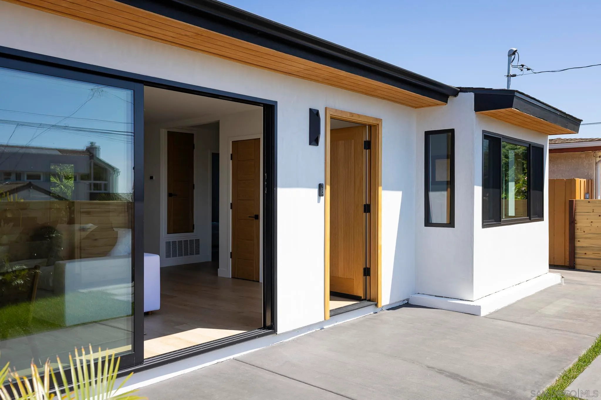 San Diego, California 92110, United States, 3 Bedrooms Bedrooms, ,2 BathroomsBathrooms,Residential,Pending,23003