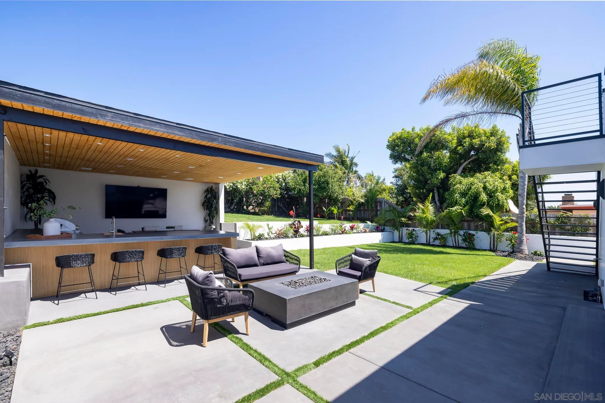 San Diego, California 92110, United States, 3 Bedrooms Bedrooms, ,2 BathroomsBathrooms,Residential,Pending,23003