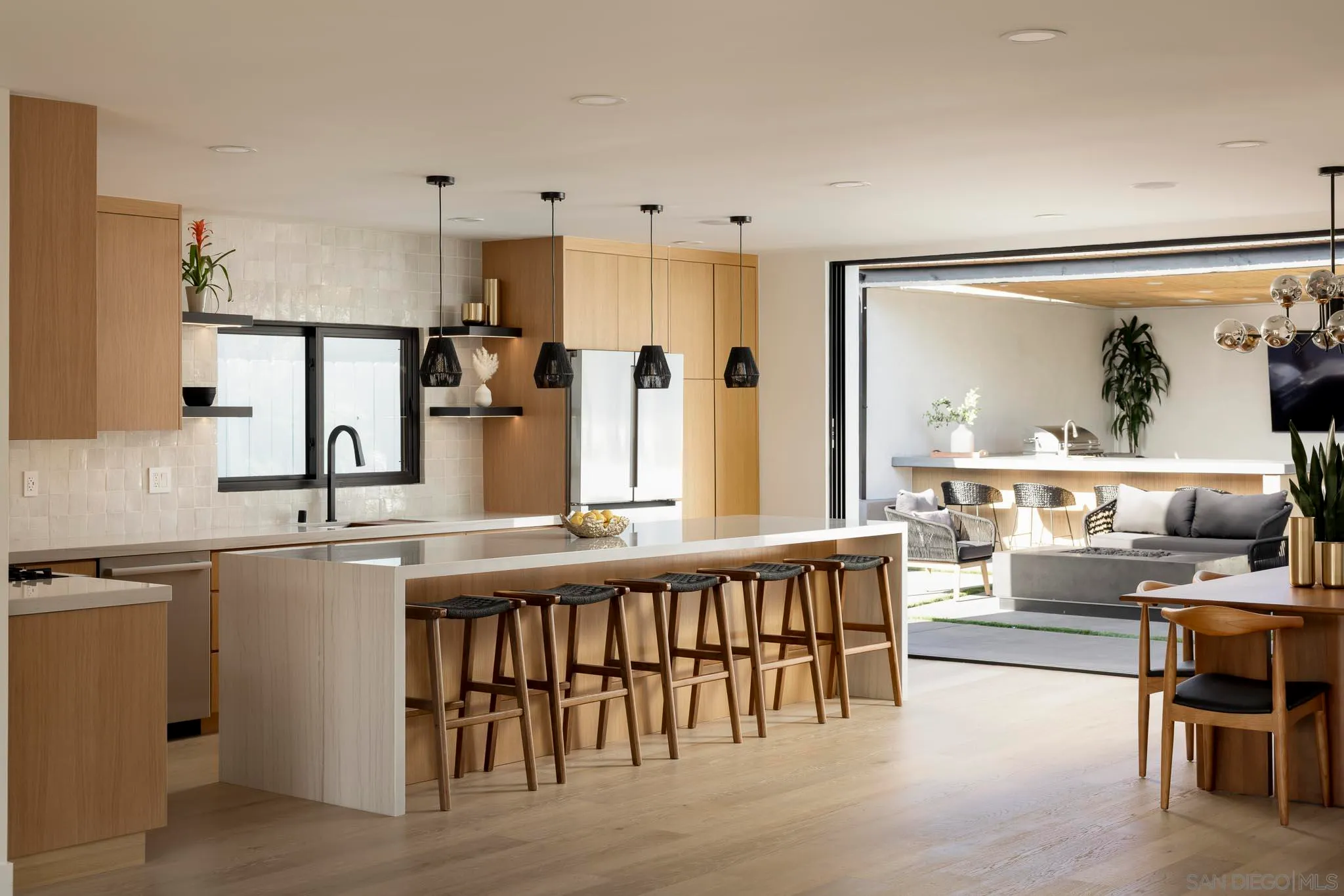 San Diego, California 92110, United States, 3 Bedrooms Bedrooms, ,2 BathroomsBathrooms,Residential,Pending,23003