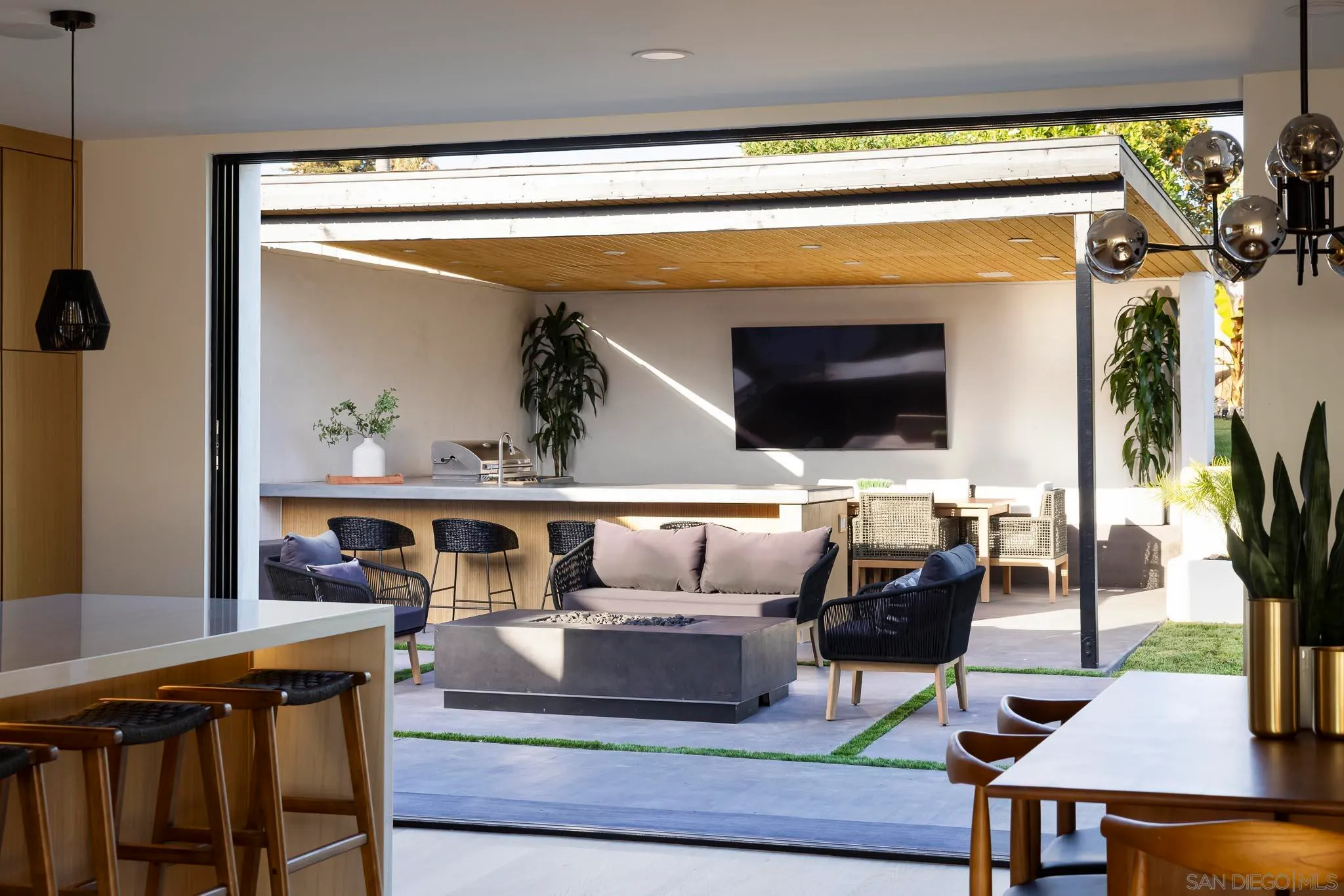 San Diego, California 92110, United States, 3 Bedrooms Bedrooms, ,2 BathroomsBathrooms,Residential,Pending,23003