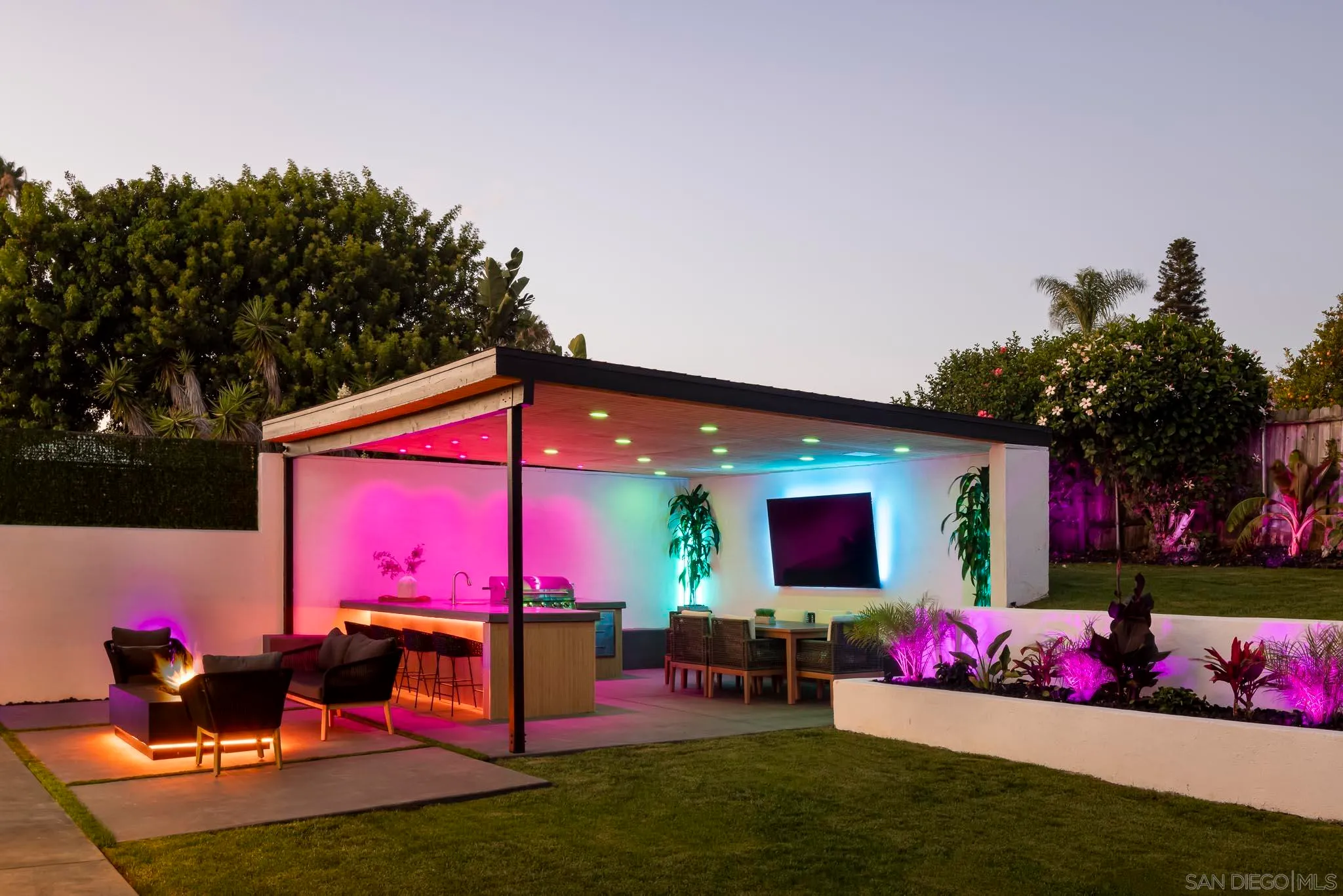 San Diego, California 92110, United States, 3 Bedrooms Bedrooms, ,2 BathroomsBathrooms,Residential,Pending,23003