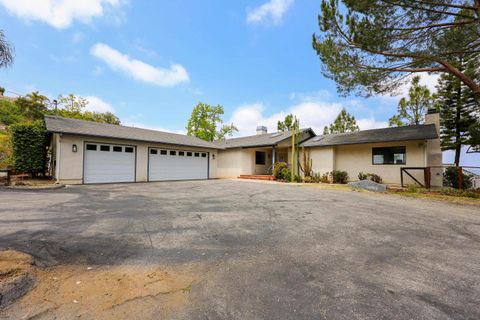 28983  Mountain Meadow Rd Escondido CA 92026