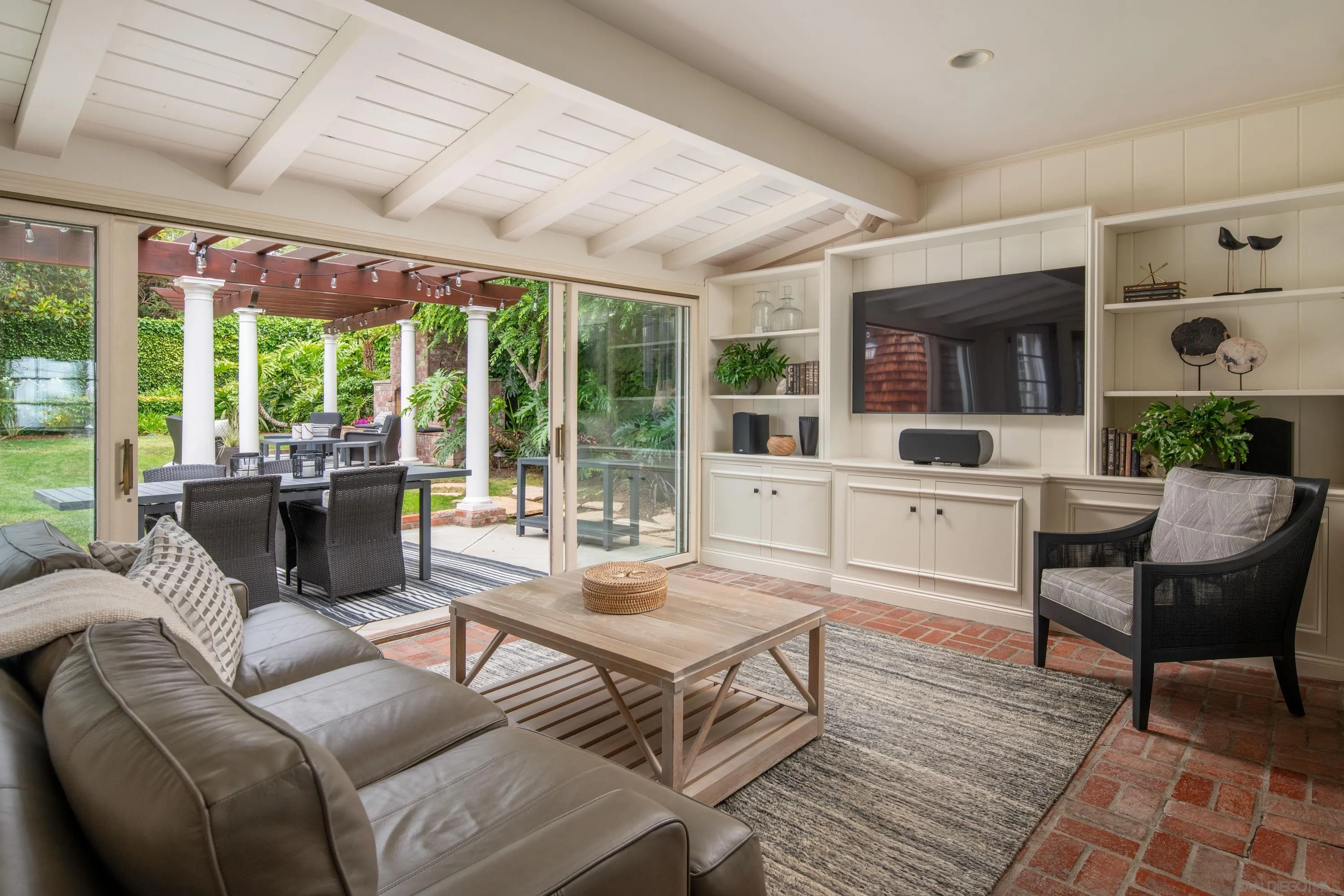 La Jolla, California 92037, United States, 3 Bedrooms Bedrooms, ,2 BathroomsBathrooms,Residential,Pending,137105