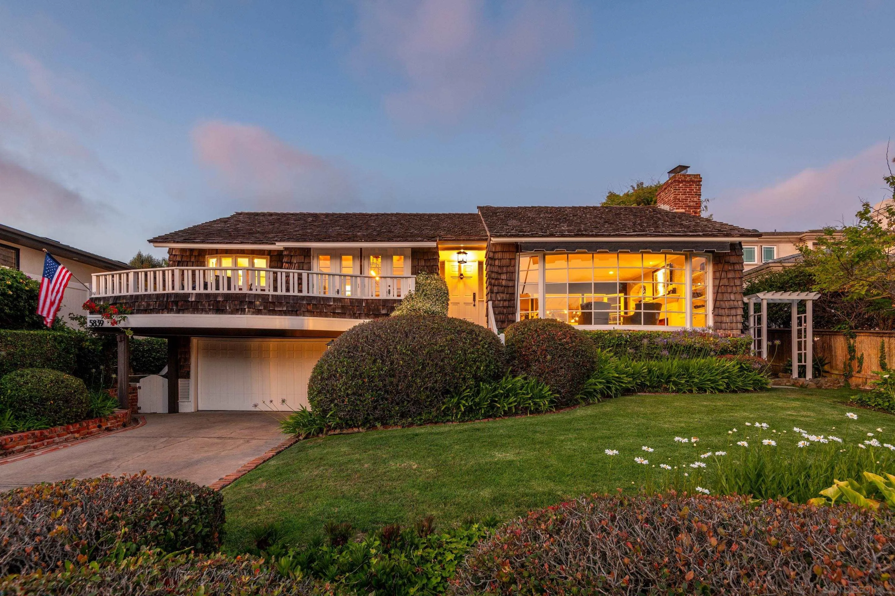 La Jolla, California 92037, United States, 3 Bedrooms Bedrooms, ,2 BathroomsBathrooms,Residential,Pending,137105