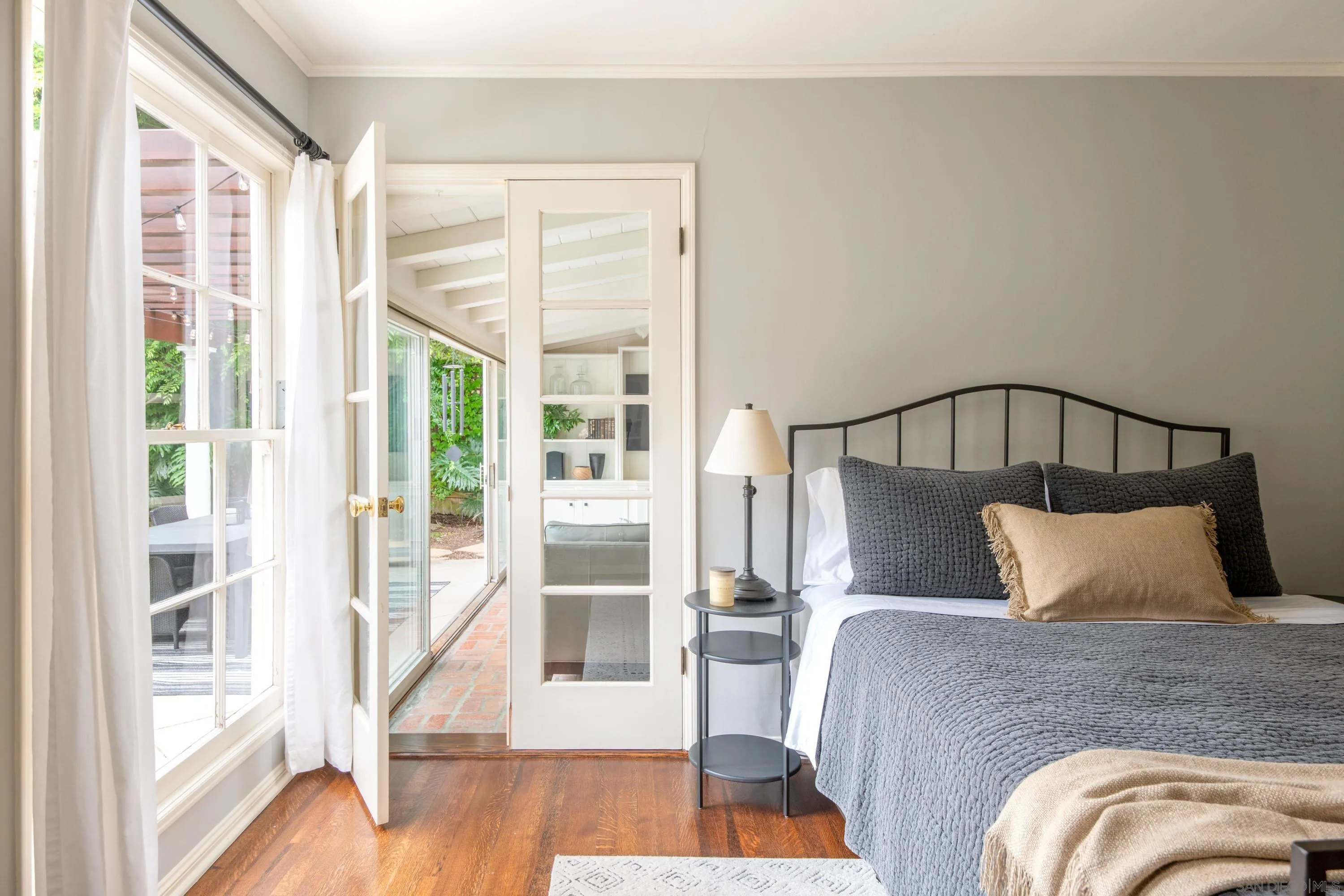 La Jolla, California 92037, United States, 3 Bedrooms Bedrooms, ,2 BathroomsBathrooms,Residential,Pending,137105