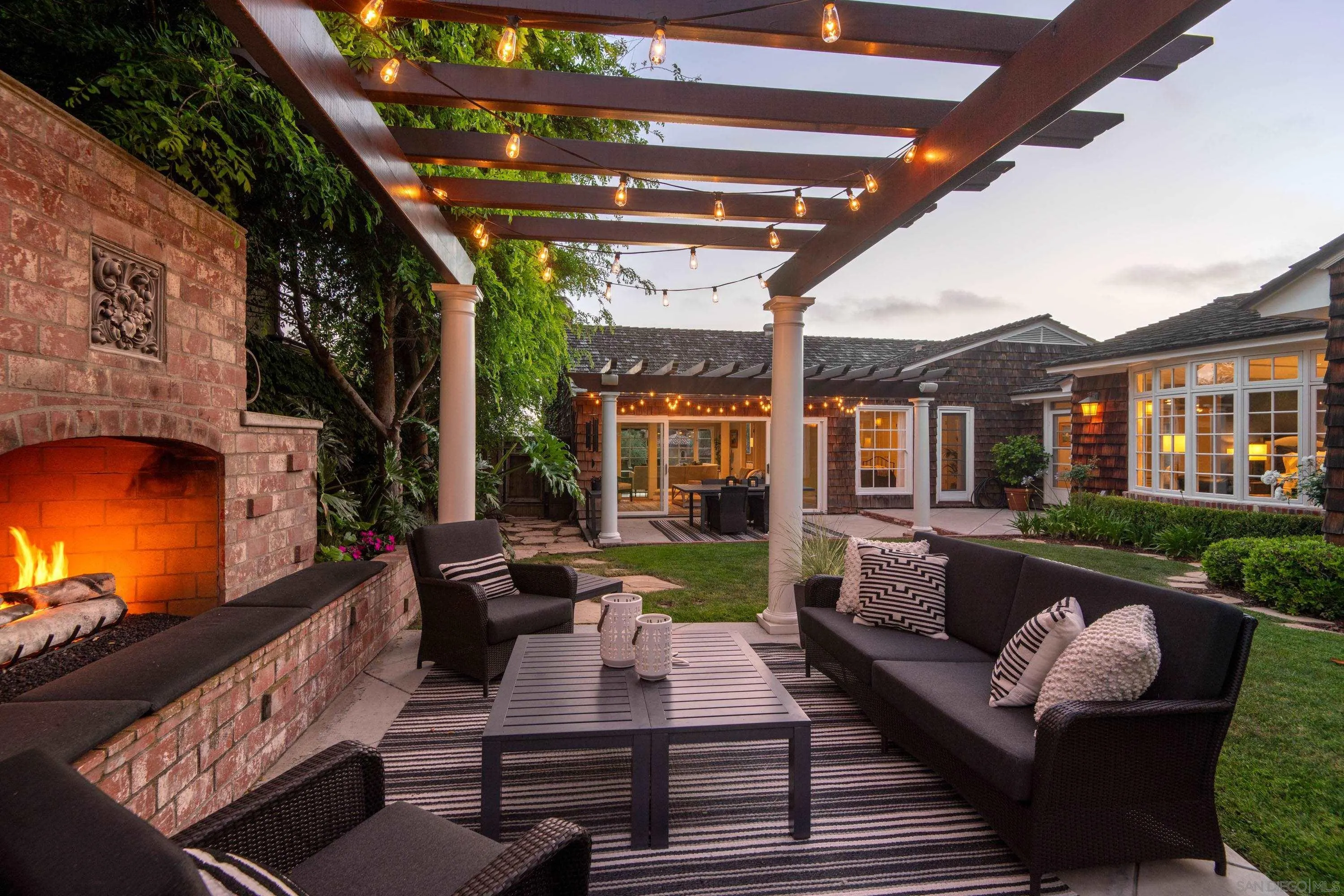 La Jolla, California 92037, United States, 3 Bedrooms Bedrooms, ,2 BathroomsBathrooms,Residential,Pending,137105