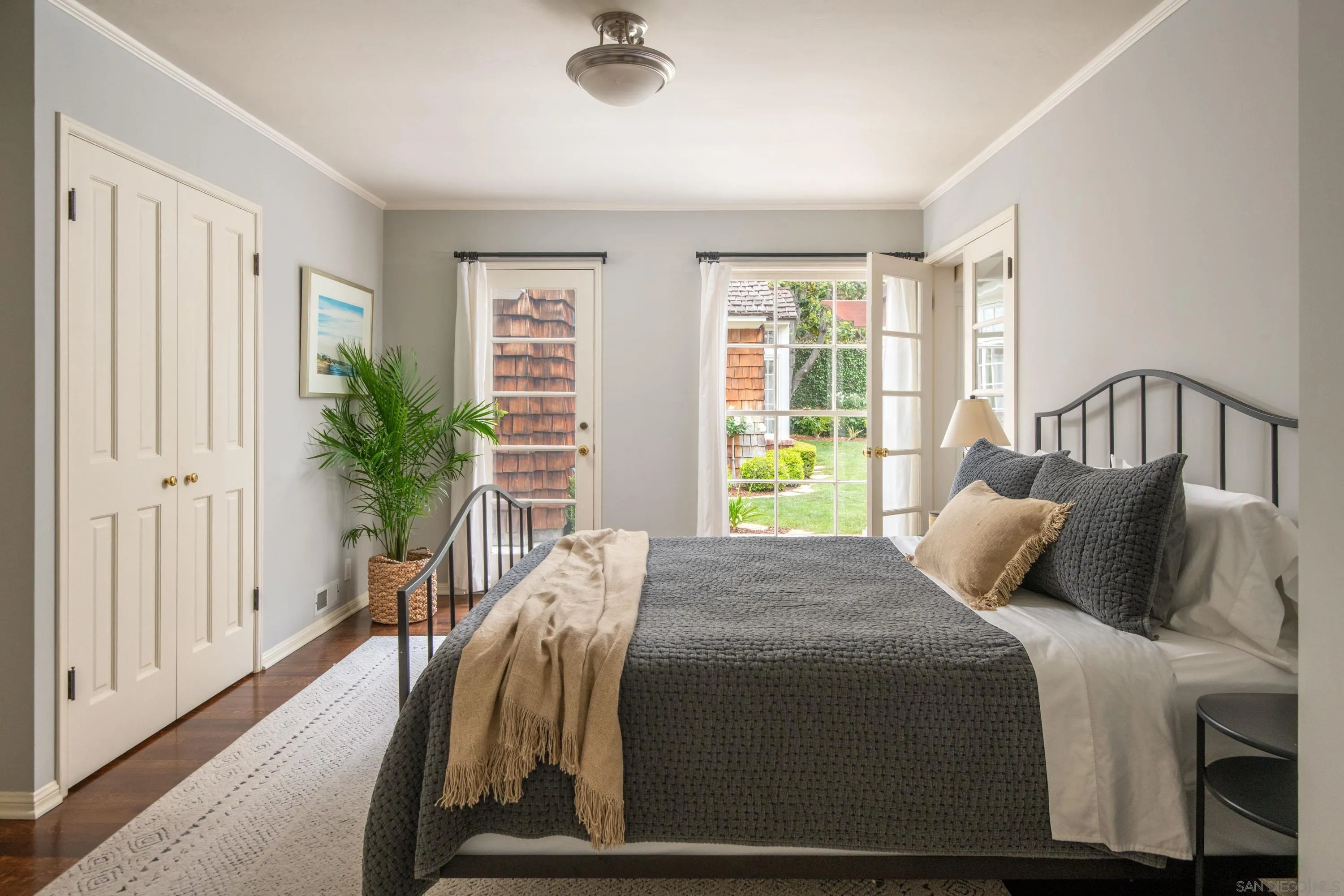 La Jolla, California 92037, United States, 3 Bedrooms Bedrooms, ,2 BathroomsBathrooms,Residential,Pending,137105