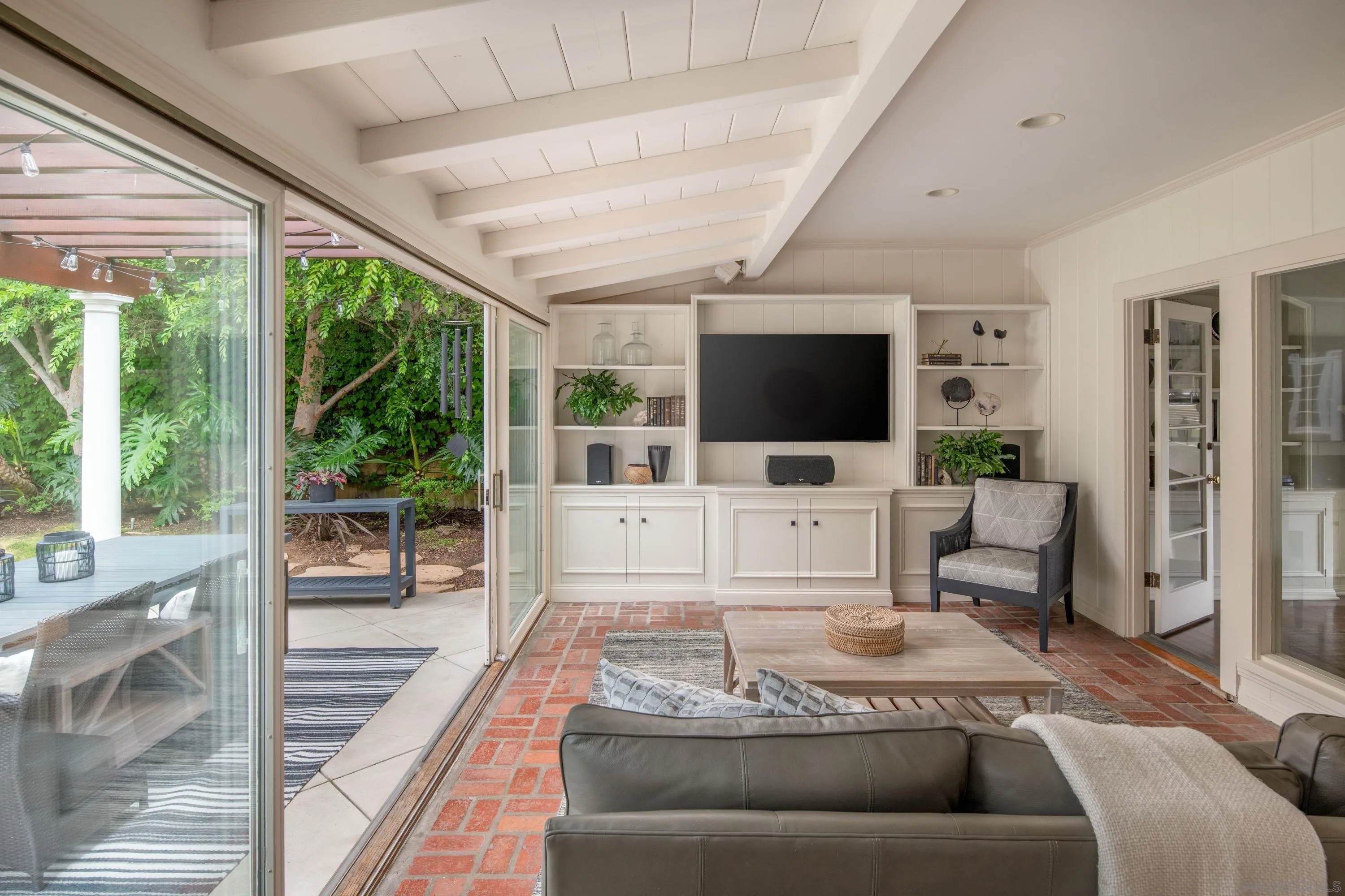 La Jolla, California 92037, United States, 3 Bedrooms Bedrooms, ,2 BathroomsBathrooms,Residential,Pending,137105