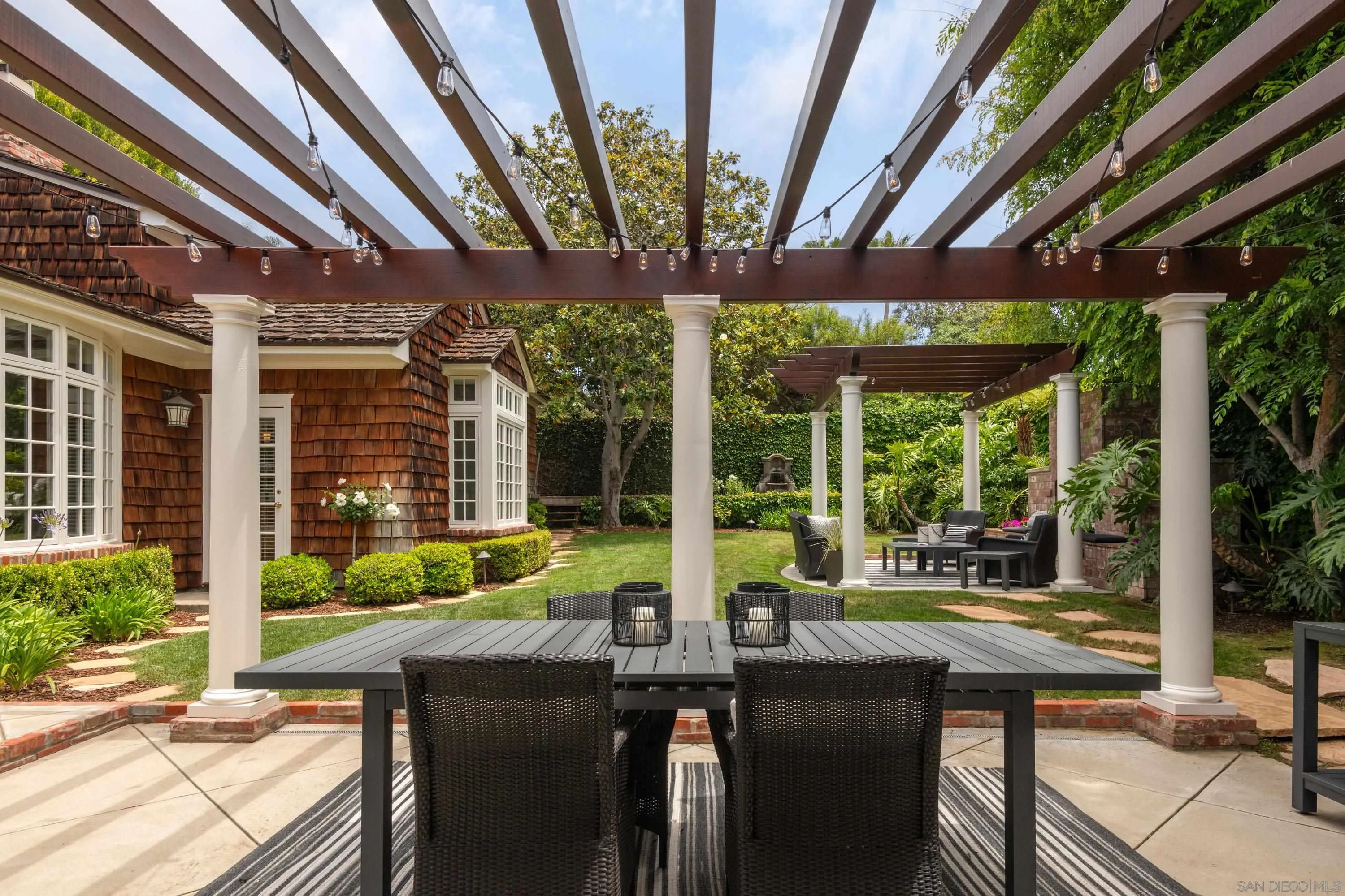 La Jolla, California 92037, United States, 3 Bedrooms Bedrooms, ,2 BathroomsBathrooms,Residential,Pending,137105