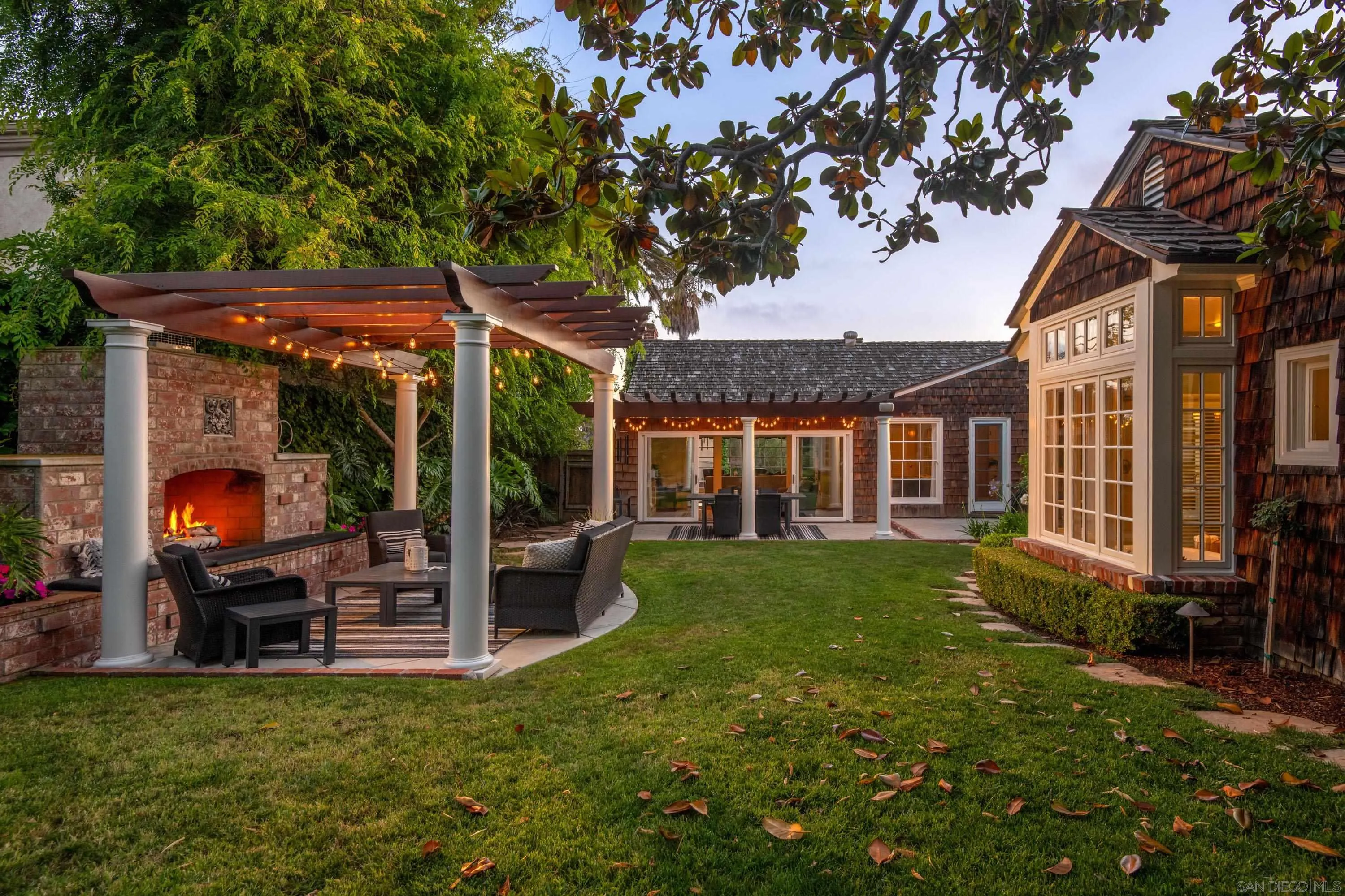 La Jolla, California 92037, United States, 3 Bedrooms Bedrooms, ,2 BathroomsBathrooms,Residential,Pending,137105