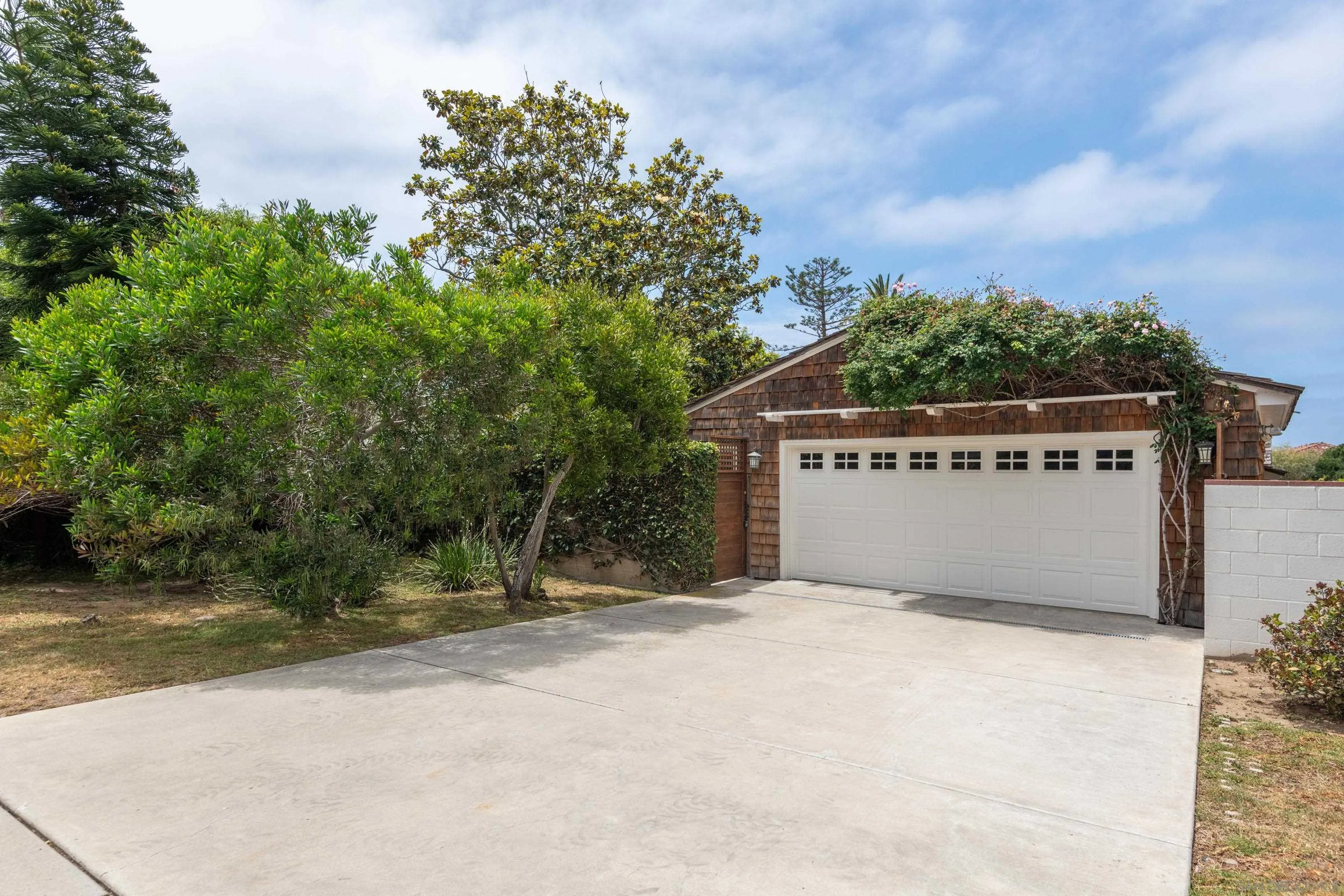 La Jolla, California 92037, United States, 3 Bedrooms Bedrooms, ,2 BathroomsBathrooms,Residential,Pending,137105