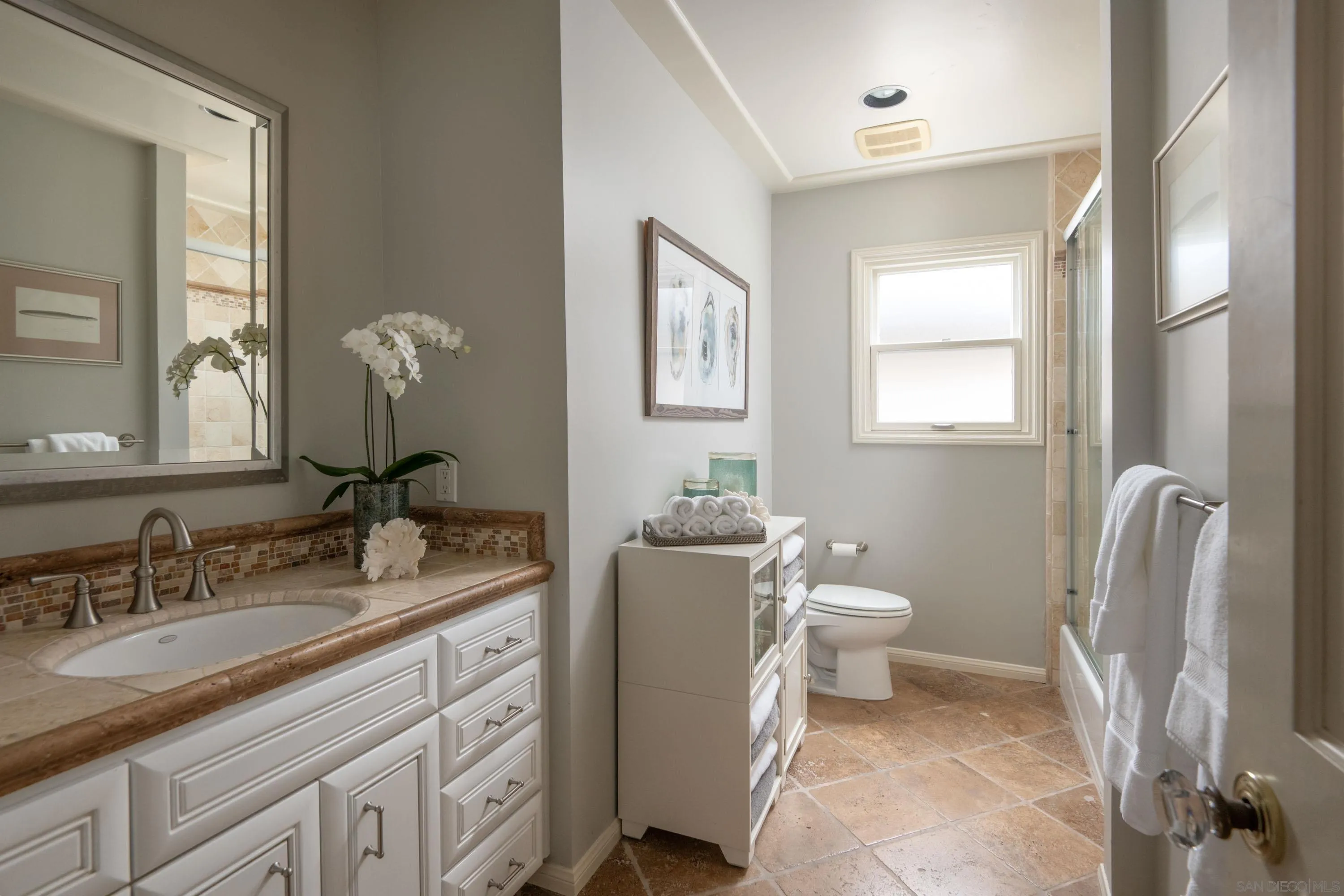 La Jolla, California 92037, United States, 3 Bedrooms Bedrooms, ,2 BathroomsBathrooms,Residential,Pending,137105