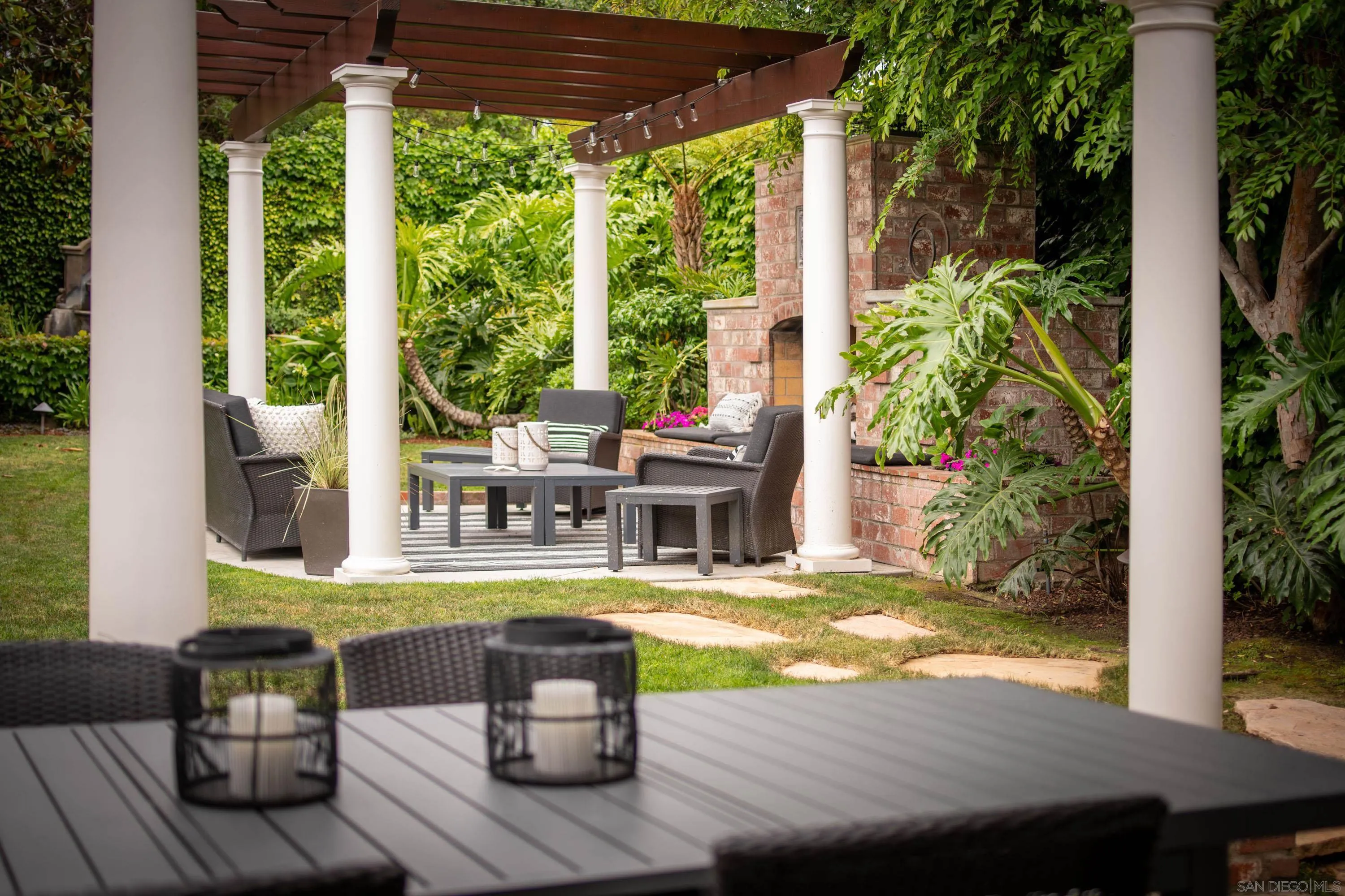 La Jolla, California 92037, United States, 3 Bedrooms Bedrooms, ,2 BathroomsBathrooms,Residential,Pending,137105