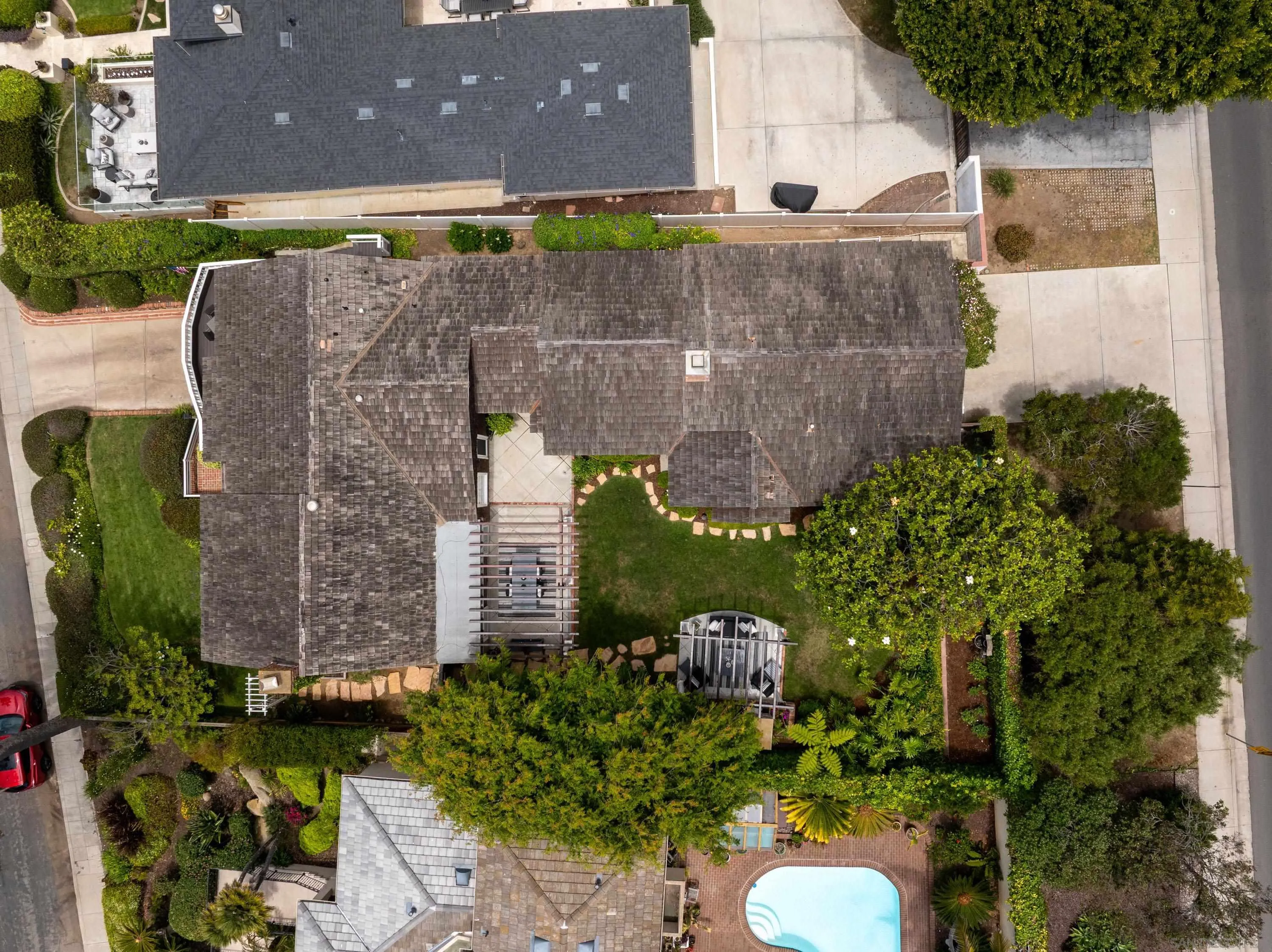 La Jolla, California 92037, United States, 3 Bedrooms Bedrooms, ,2 BathroomsBathrooms,Residential,Pending,137105