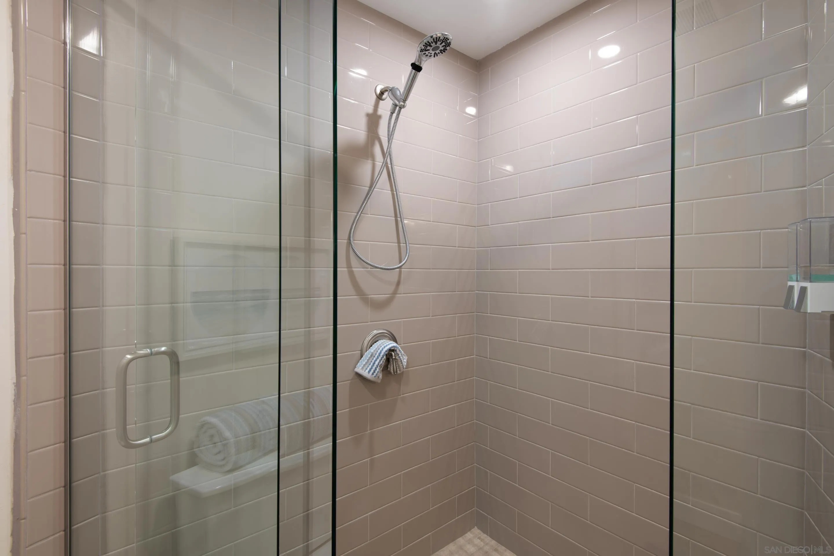 La Jolla, California 92037, United States, 2 Bedrooms Bedrooms, ,5 BathroomsBathrooms,Residential,Active,79270