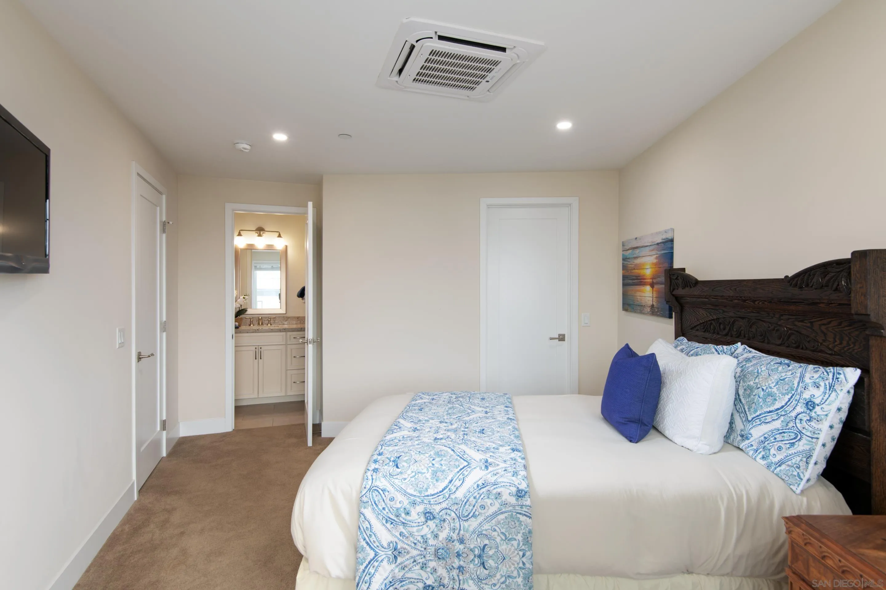 La Jolla, California 92037, United States, 2 Bedrooms Bedrooms, ,5 BathroomsBathrooms,Residential,Active,79270