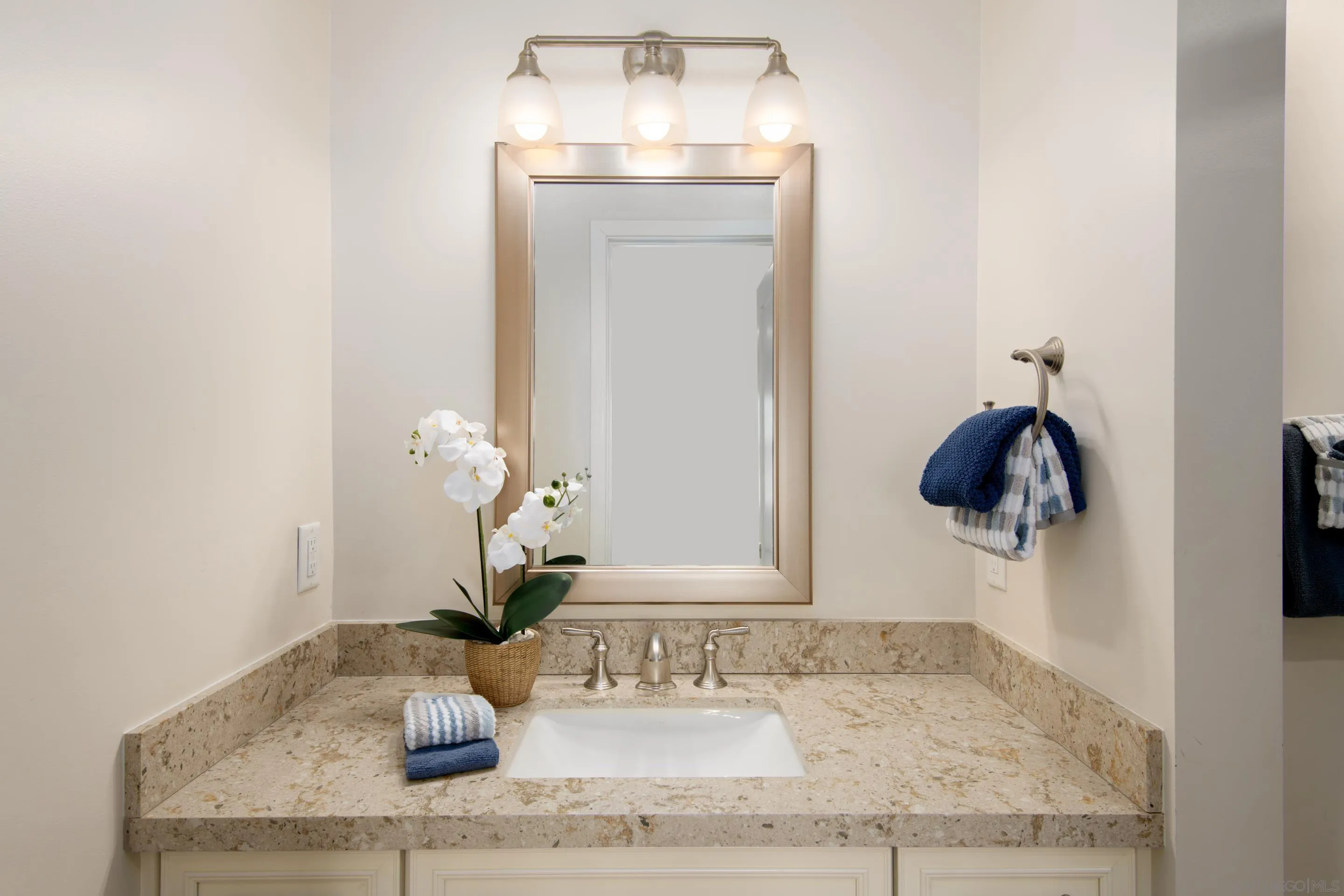 La Jolla, California 92037, United States, 2 Bedrooms Bedrooms, ,5 BathroomsBathrooms,Residential,Active,79270