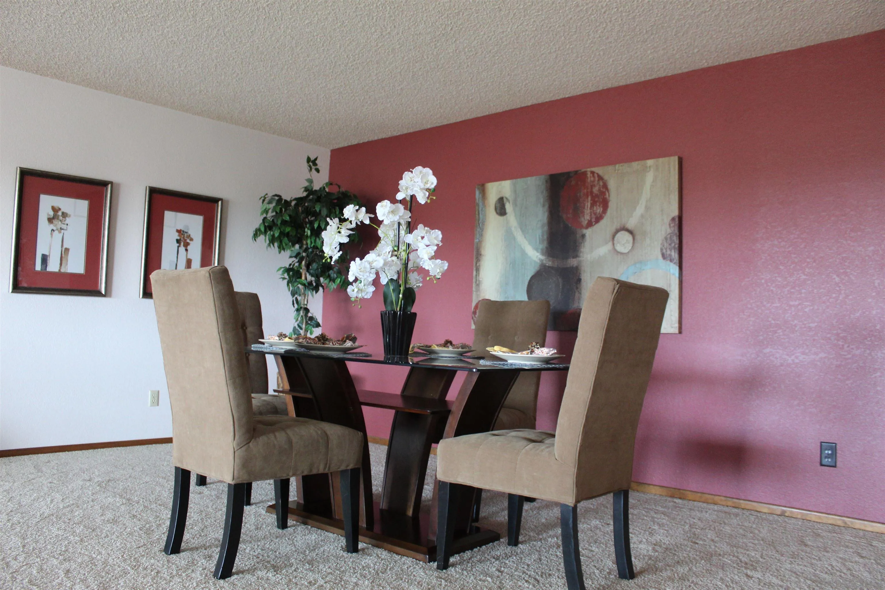 Spring Valley, California 91977, United States, 2 Bedrooms Bedrooms, ,2 BathroomsBathrooms,Residential,Pending,3136