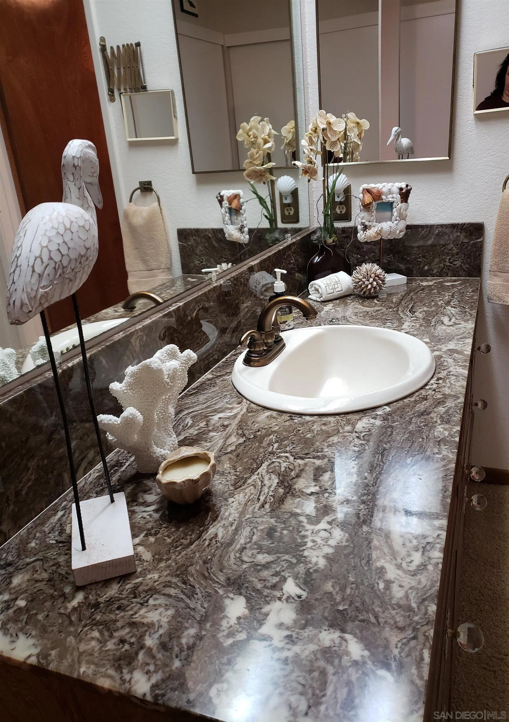 Spring Valley, California 91977, United States, 2 Bedrooms Bedrooms, ,2 BathroomsBathrooms,Residential,Pending,3136