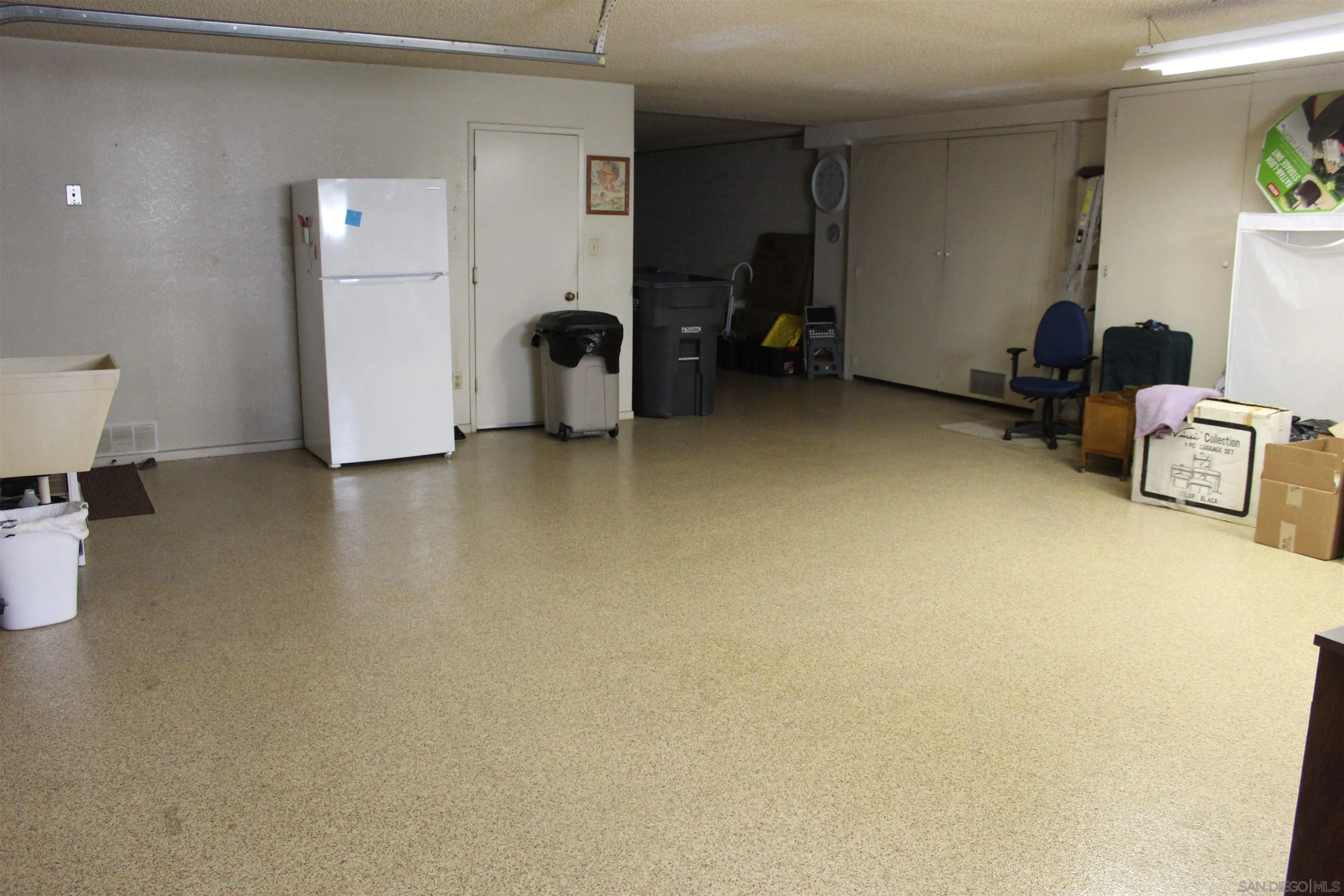 Spring Valley, California 91977, United States, 2 Bedrooms Bedrooms, ,2 BathroomsBathrooms,Residential,Pending,3136