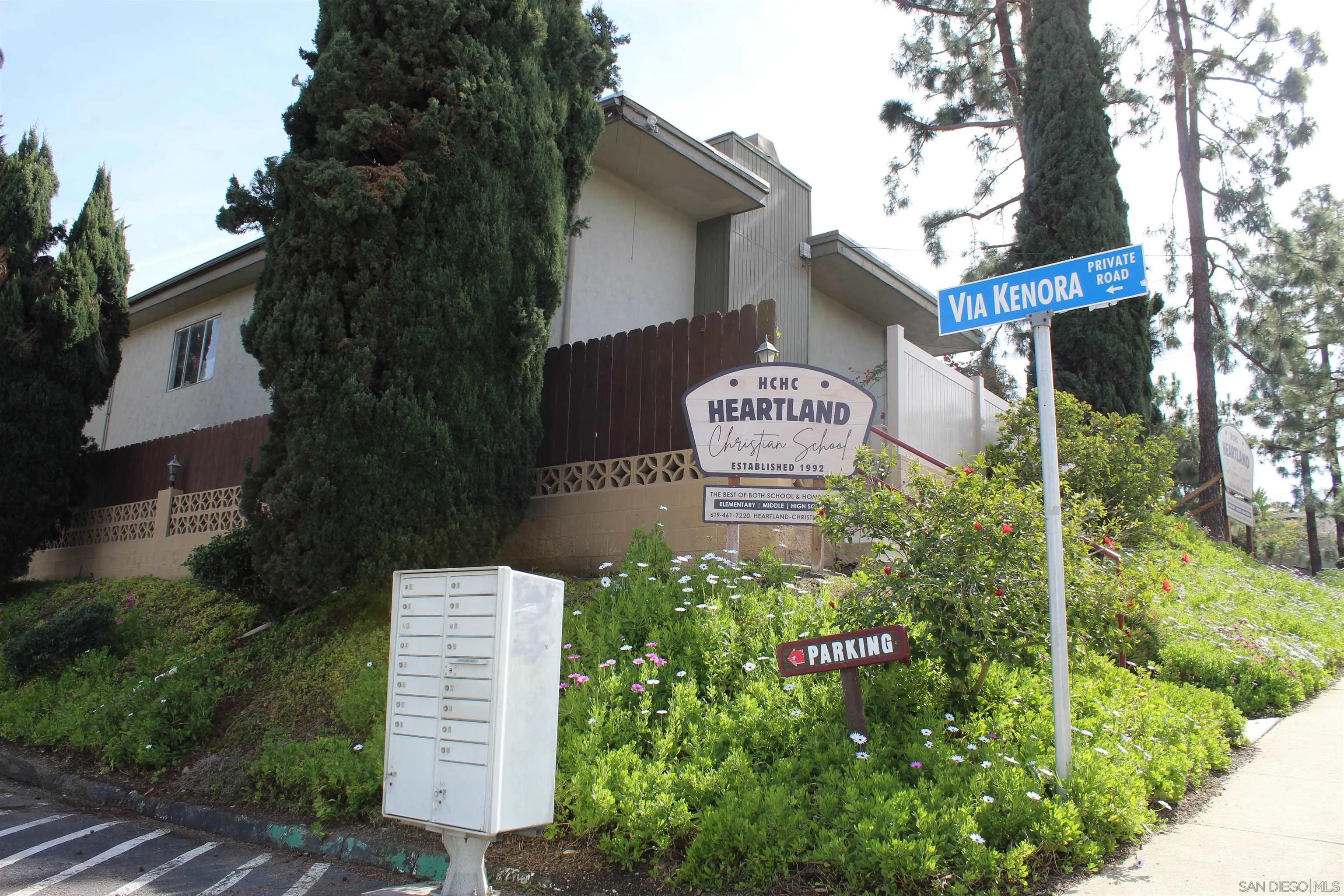 Spring Valley, California 91977, United States, 2 Bedrooms Bedrooms, ,2 BathroomsBathrooms,Residential,Pending,3136