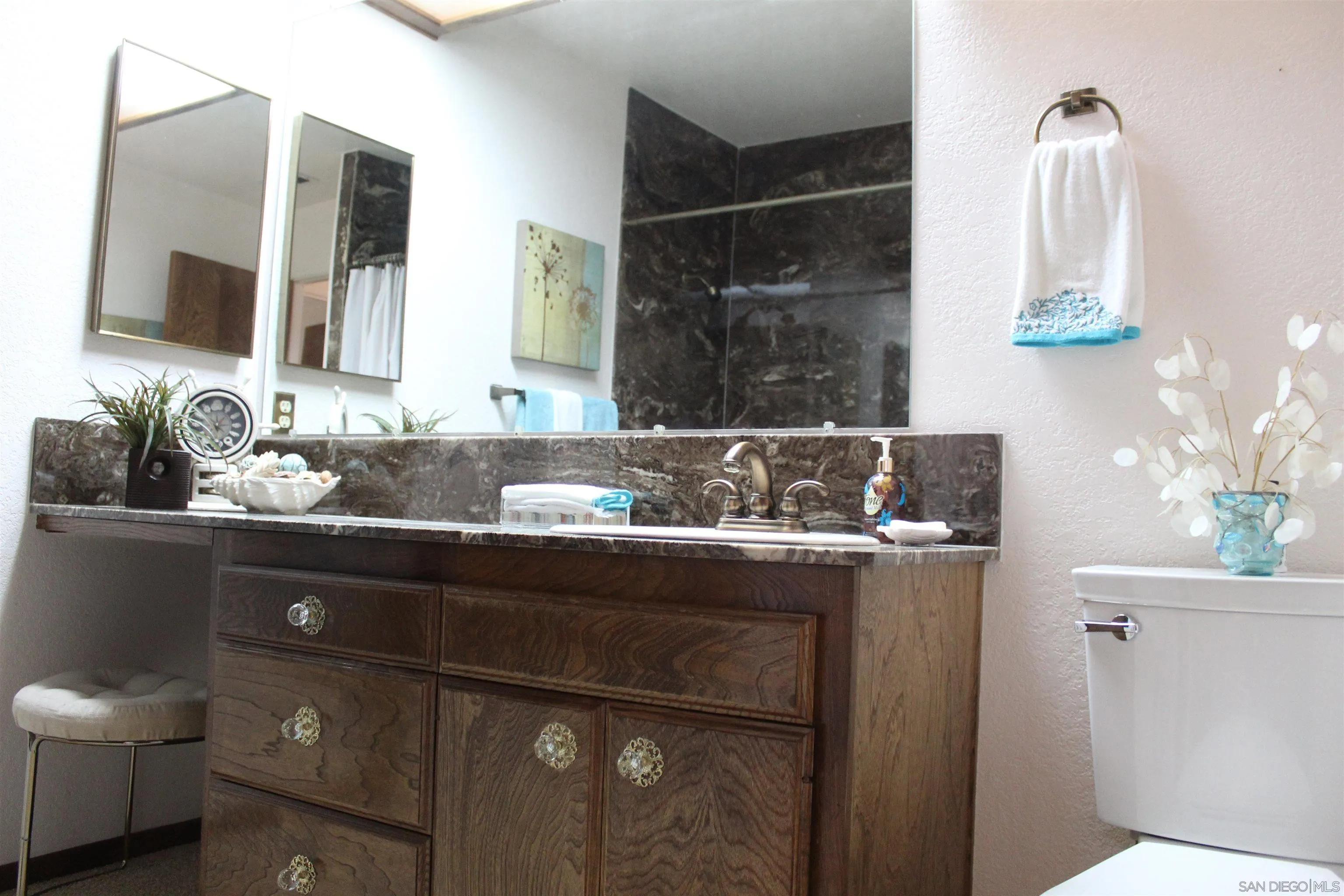 Spring Valley, California 91977, United States, 2 Bedrooms Bedrooms, ,2 BathroomsBathrooms,Residential,Pending,3136