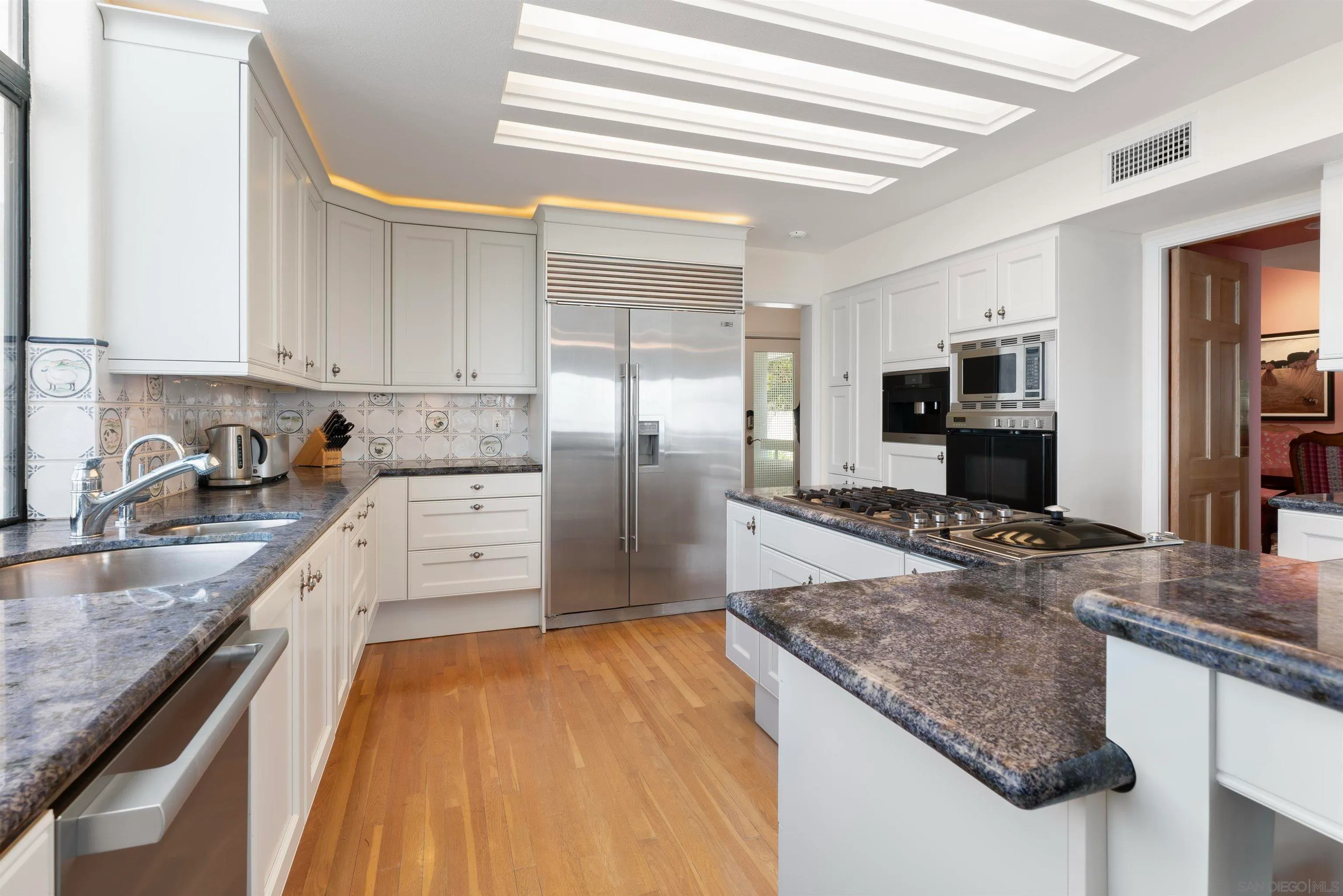 La Jolla, California 92037, United States, 6 Bedrooms Bedrooms, ,6 BathroomsBathrooms,Residential,Active,81007