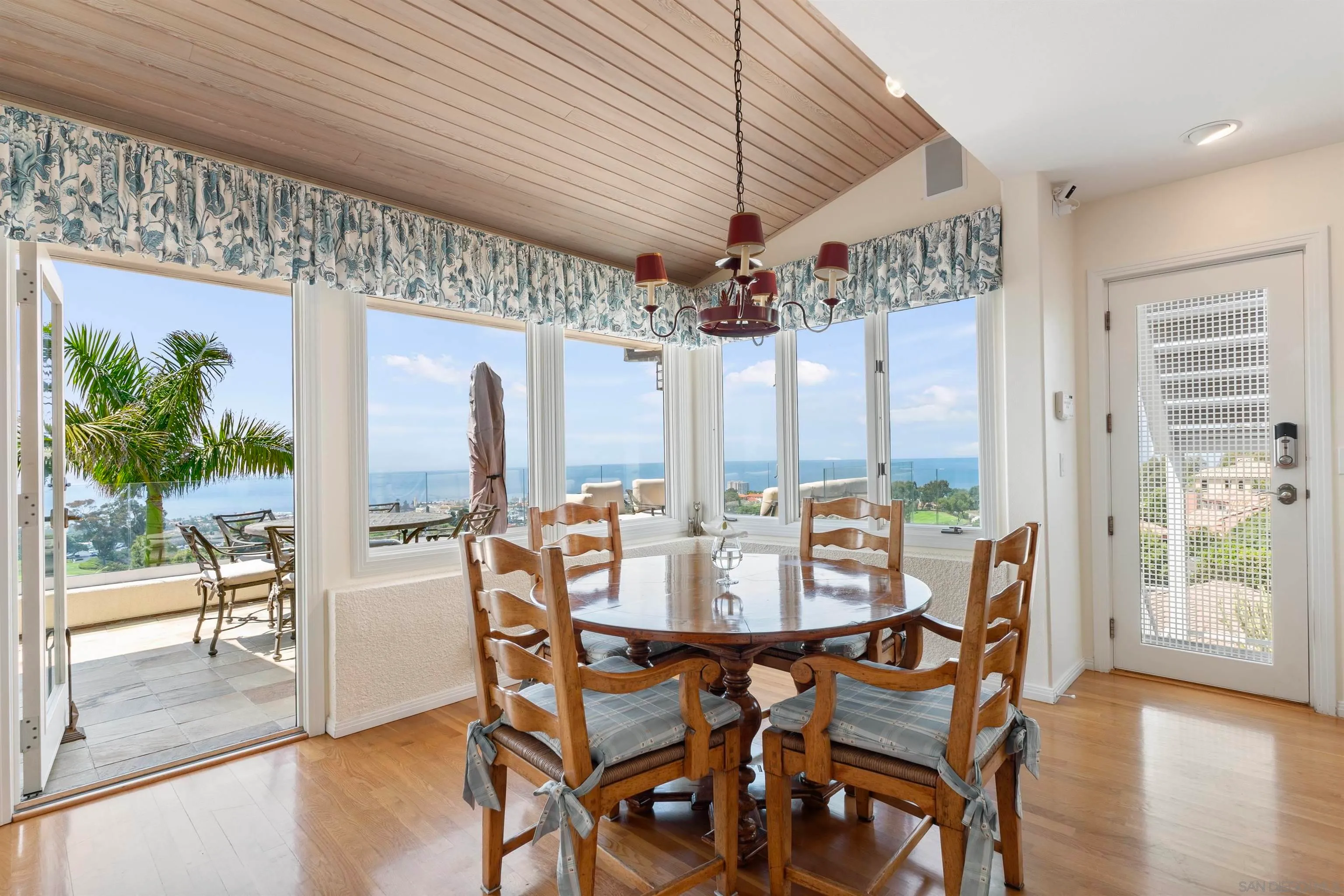 La Jolla, California 92037, United States, 6 Bedrooms Bedrooms, ,6 BathroomsBathrooms,Residential,Active,81007