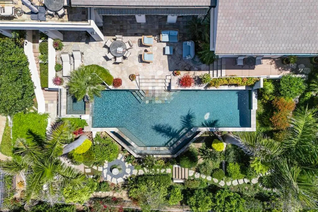 La Jolla, California 92037, United States, 6 Bedrooms Bedrooms, ,6 BathroomsBathrooms,Residential,Active,81007