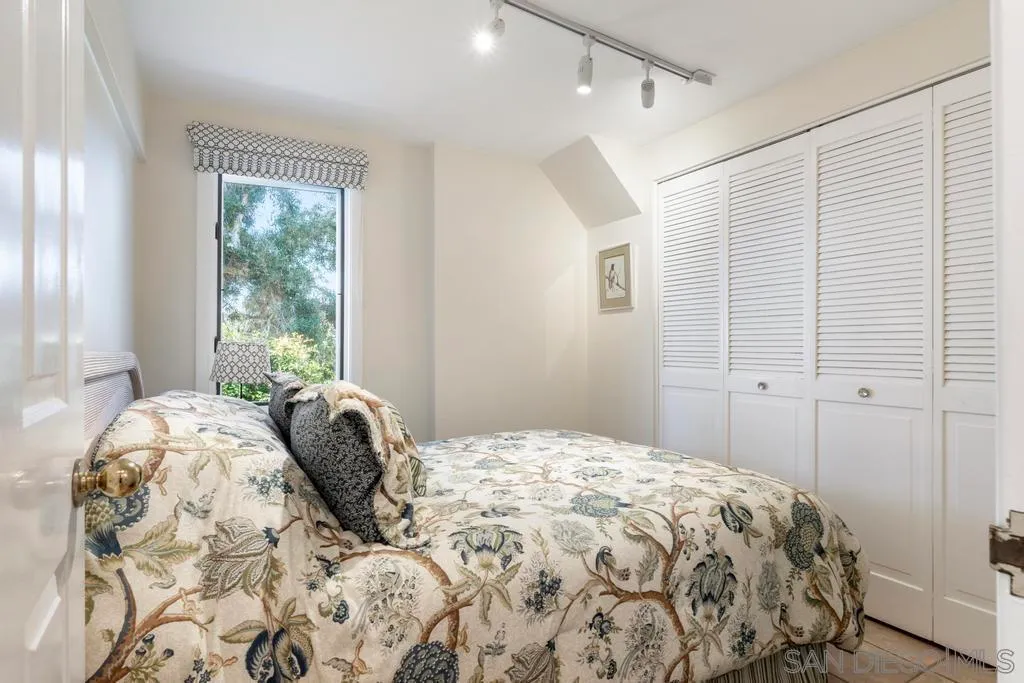 La Jolla, California 92037, United States, 6 Bedrooms Bedrooms, ,6 BathroomsBathrooms,Residential,Active,81007