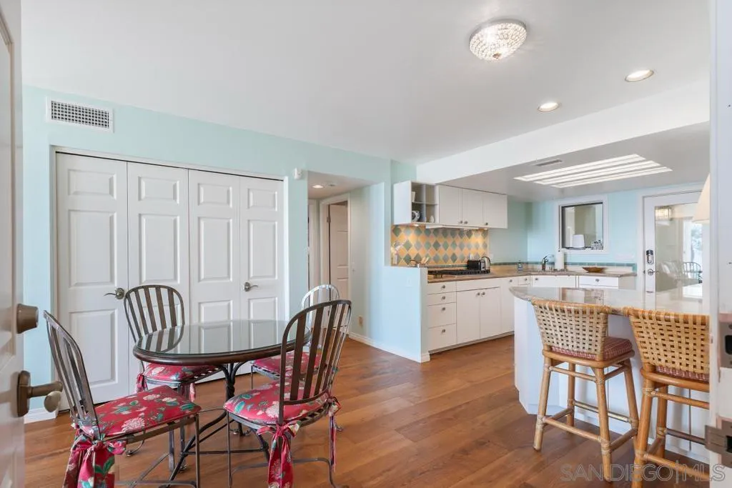 La Jolla, California 92037, United States, 6 Bedrooms Bedrooms, ,6 BathroomsBathrooms,Residential,Active,81007