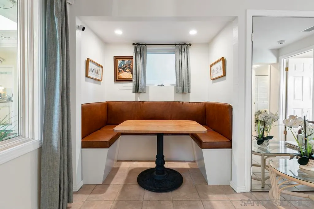 La Jolla, California 92037, United States, 6 Bedrooms Bedrooms, ,6 BathroomsBathrooms,Residential,Active,81007