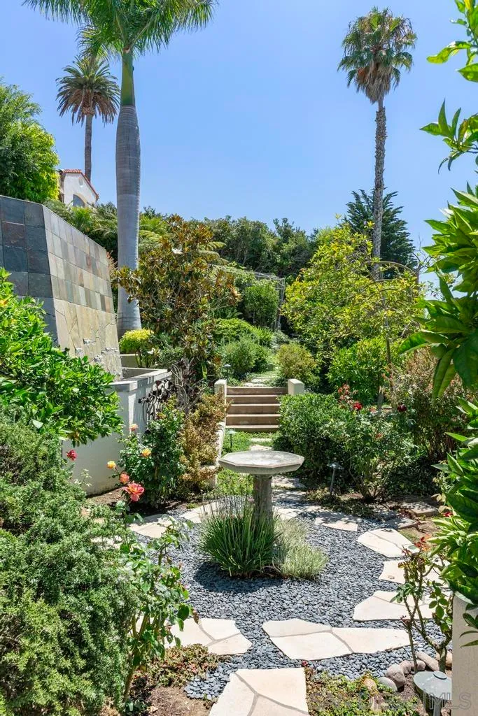 La Jolla, California 92037, United States, 6 Bedrooms Bedrooms, ,6 BathroomsBathrooms,Residential,Active,81007