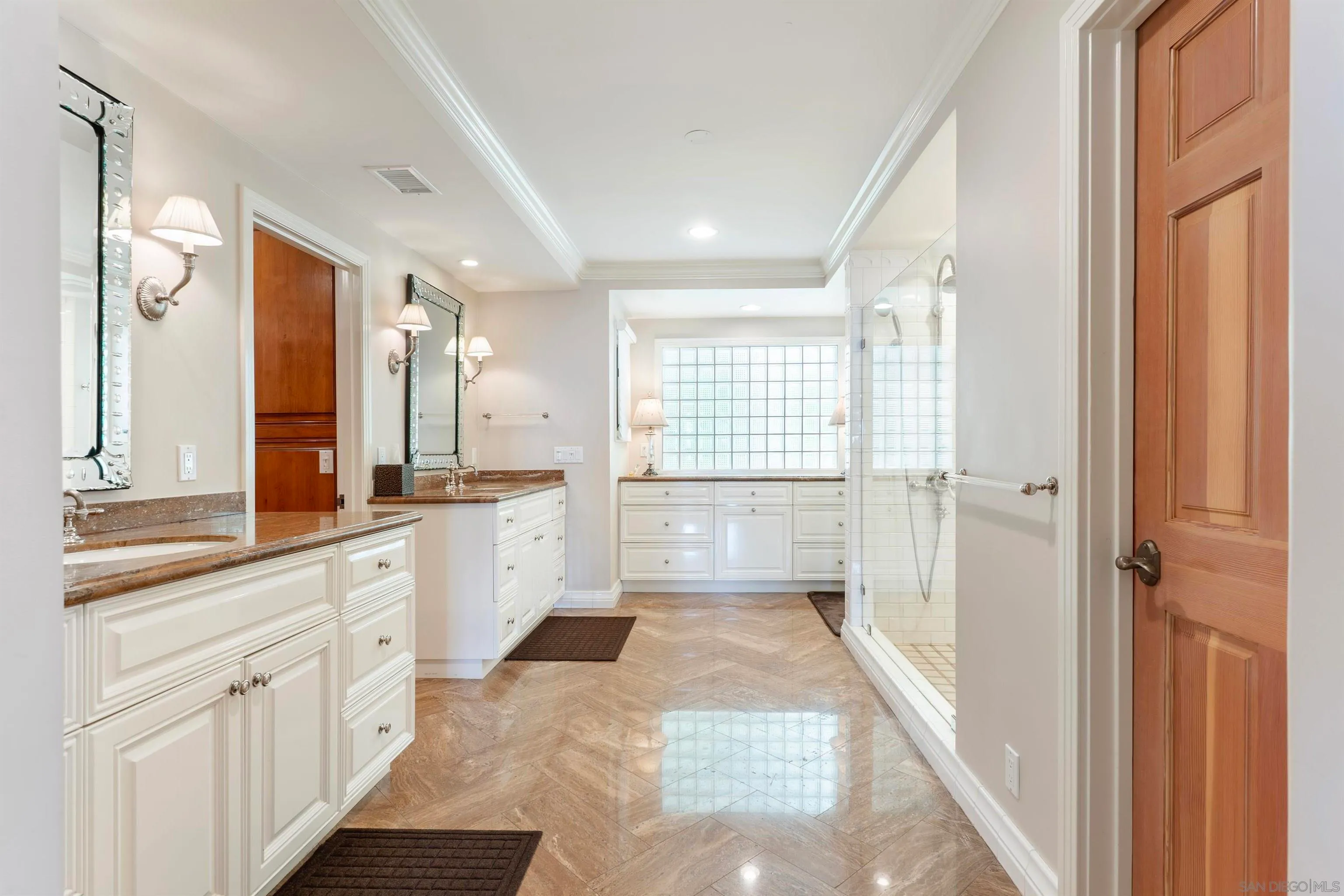 La Jolla, California 92037, United States, 6 Bedrooms Bedrooms, ,6 BathroomsBathrooms,Residential,Active,81007