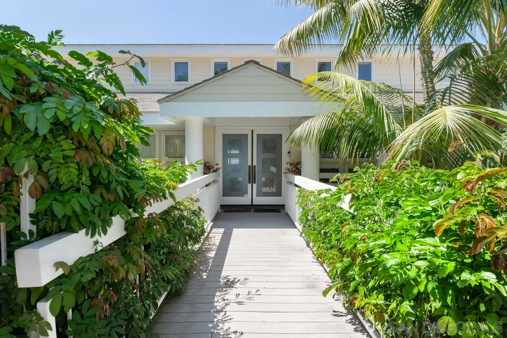 La Jolla, California 92037, United States, 6 Bedrooms Bedrooms, ,6 BathroomsBathrooms,Residential,Active,81007