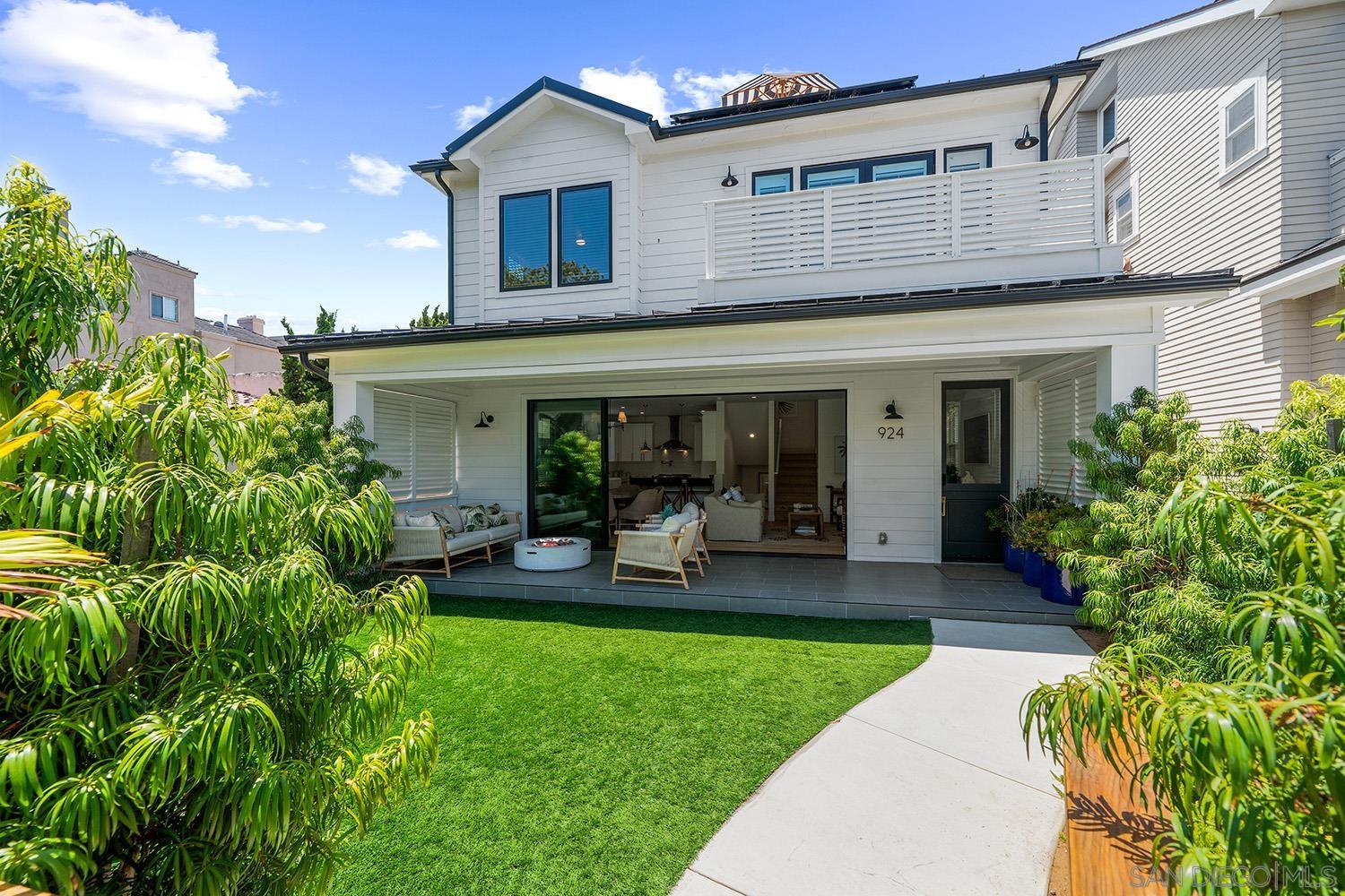 924 D Avenue