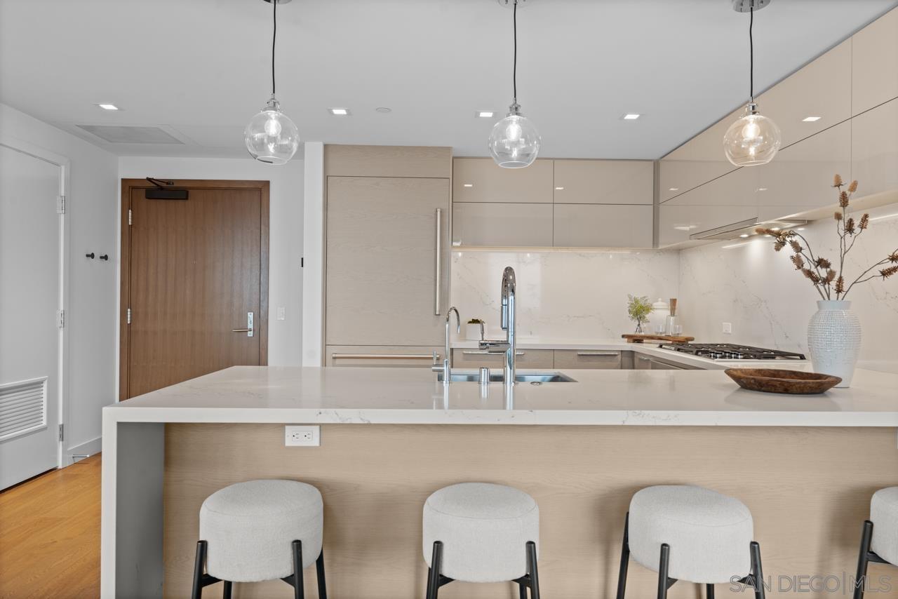 888 W E St 1603