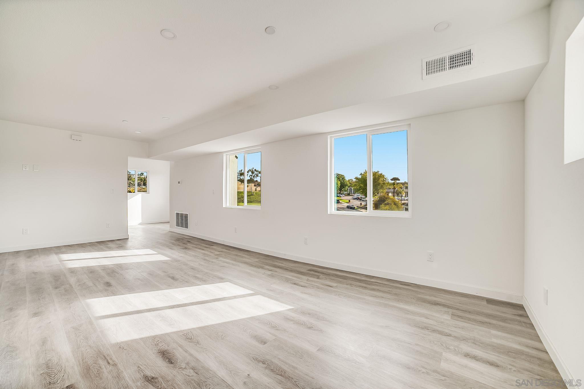 2720 Reo Dr
