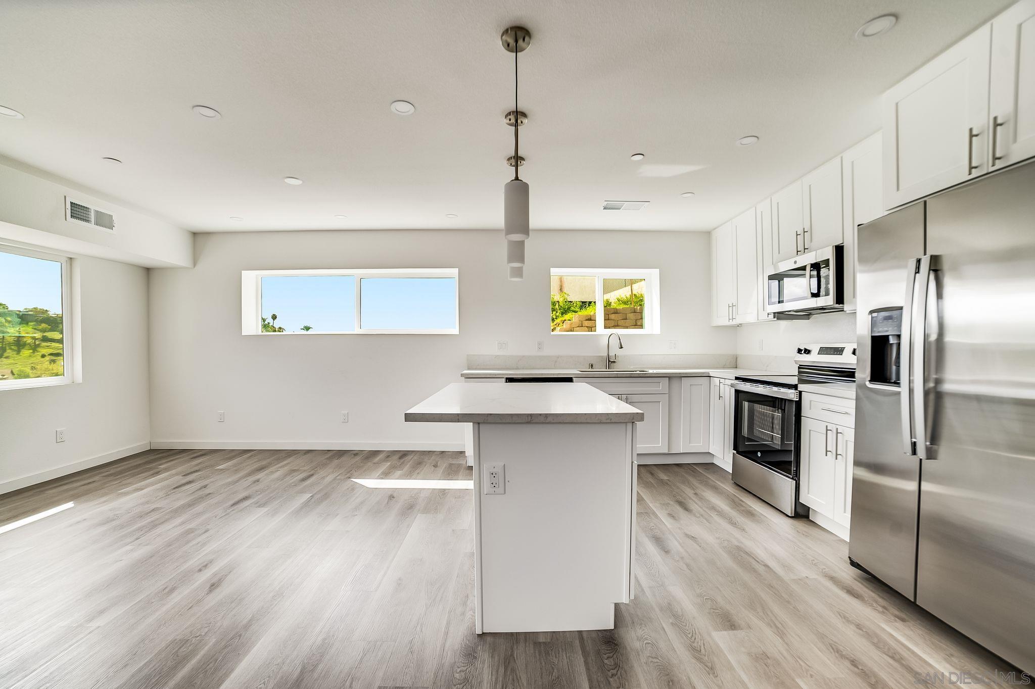 2720 Reo Dr