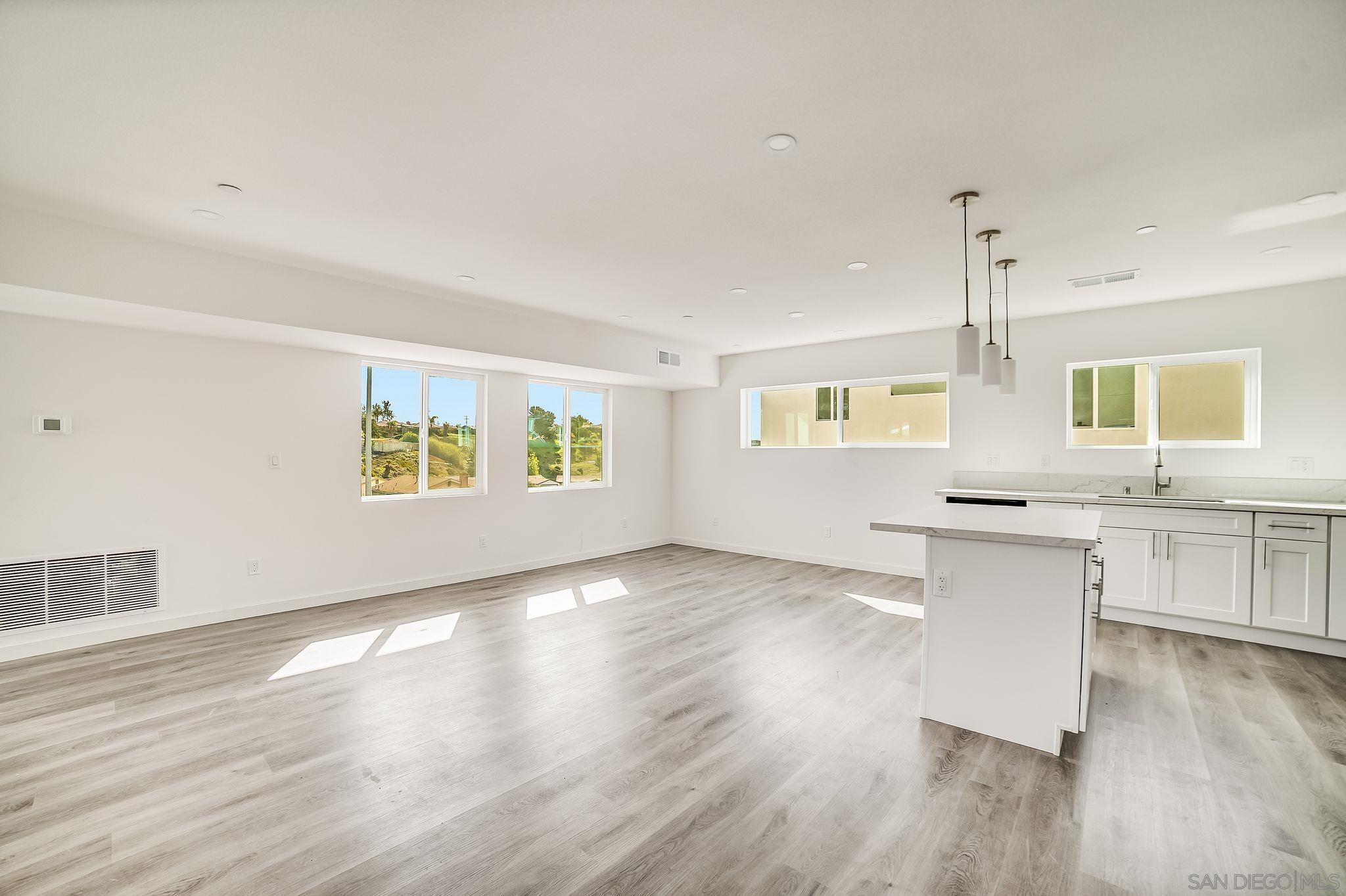 2720 Reo Dr