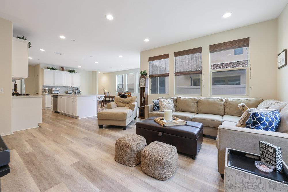712 Gemstone Dr