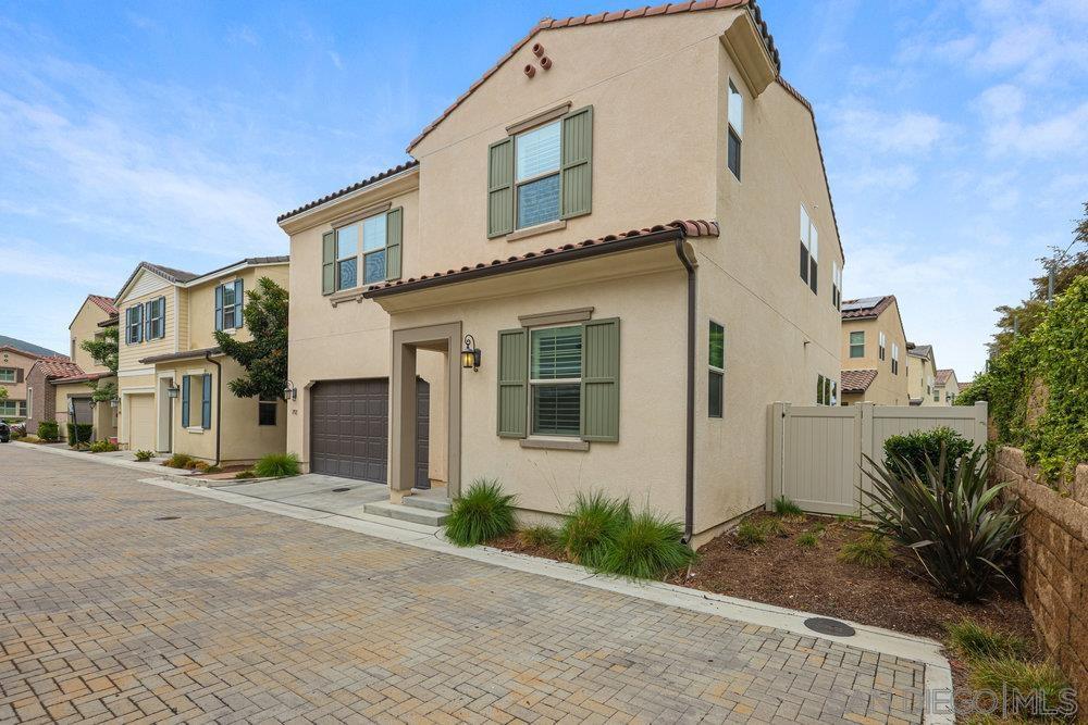 712 Gemstone Dr