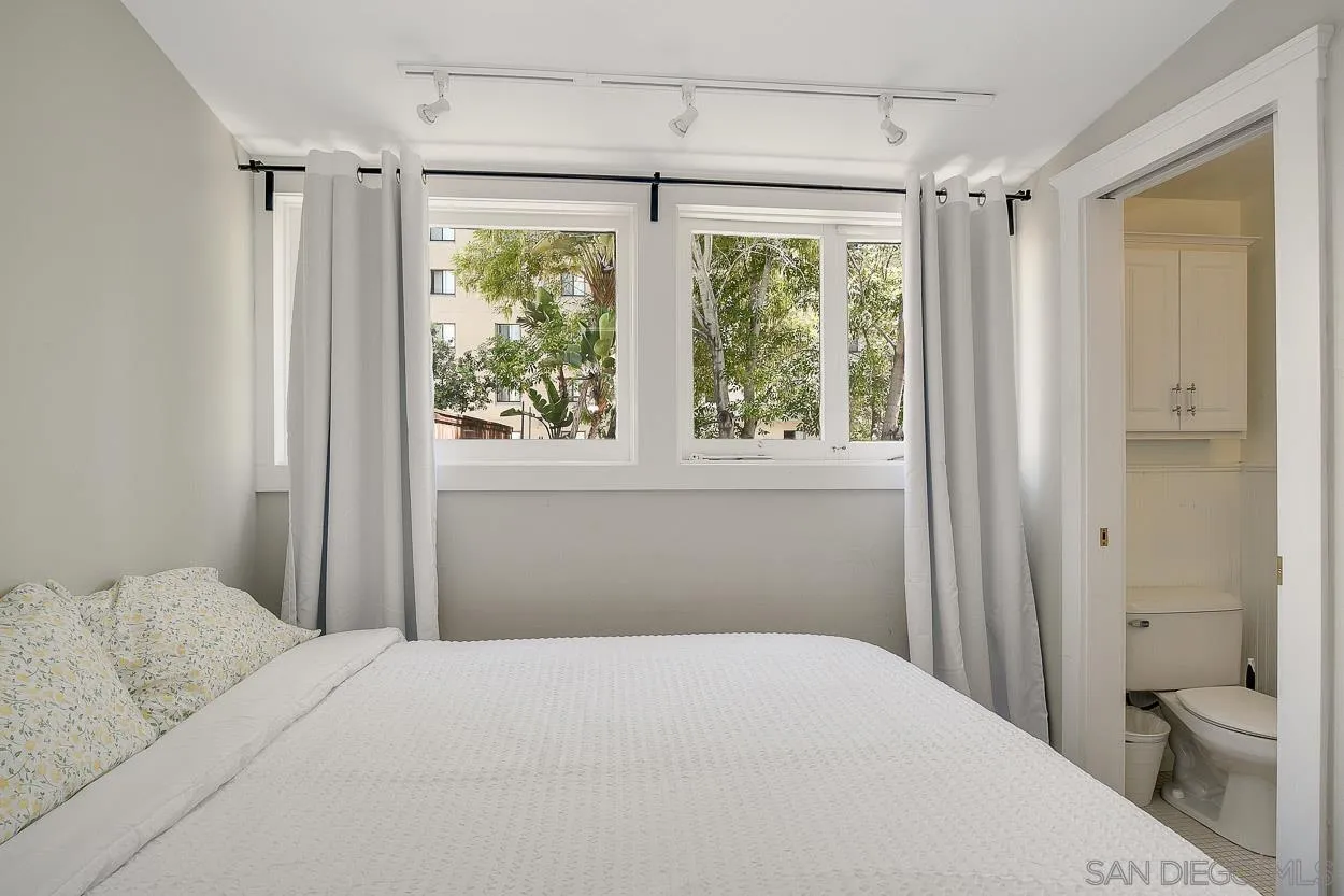 San Diego, California 92103, United States, 3 Bedrooms Bedrooms, ,2 BathroomsBathrooms,Residential,Active,78472