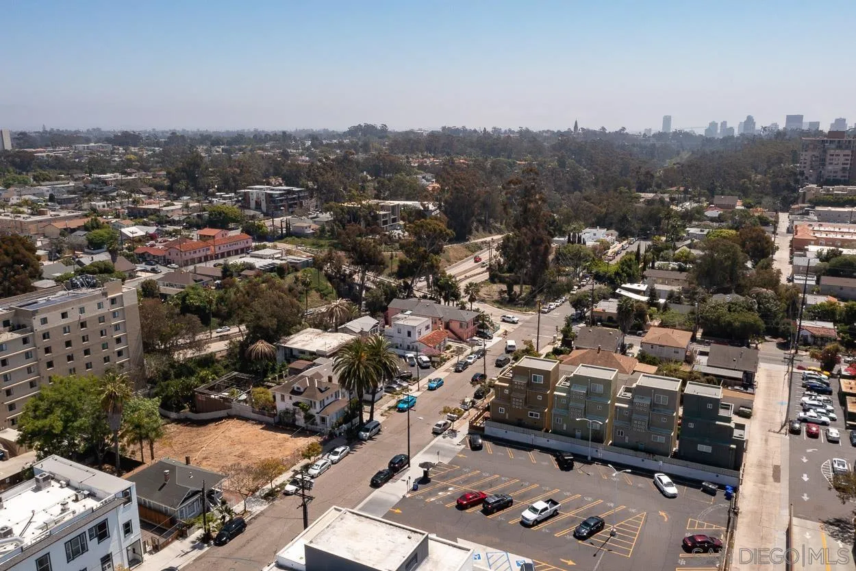 San Diego, California 92103, United States, 3 Bedrooms Bedrooms, ,2 BathroomsBathrooms,Residential,Active,78472