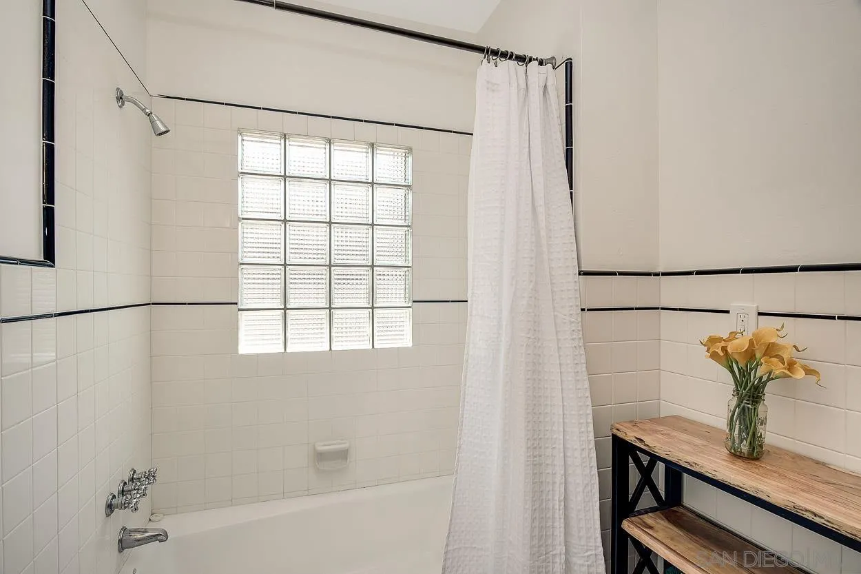 San Diego, California 92103, United States, 3 Bedrooms Bedrooms, ,2 BathroomsBathrooms,Residential,Active,78472