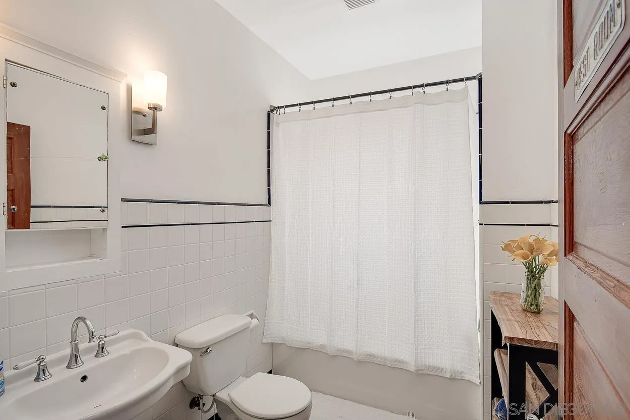 San Diego, California 92103, United States, 3 Bedrooms Bedrooms, ,2 BathroomsBathrooms,Residential,Active,78472